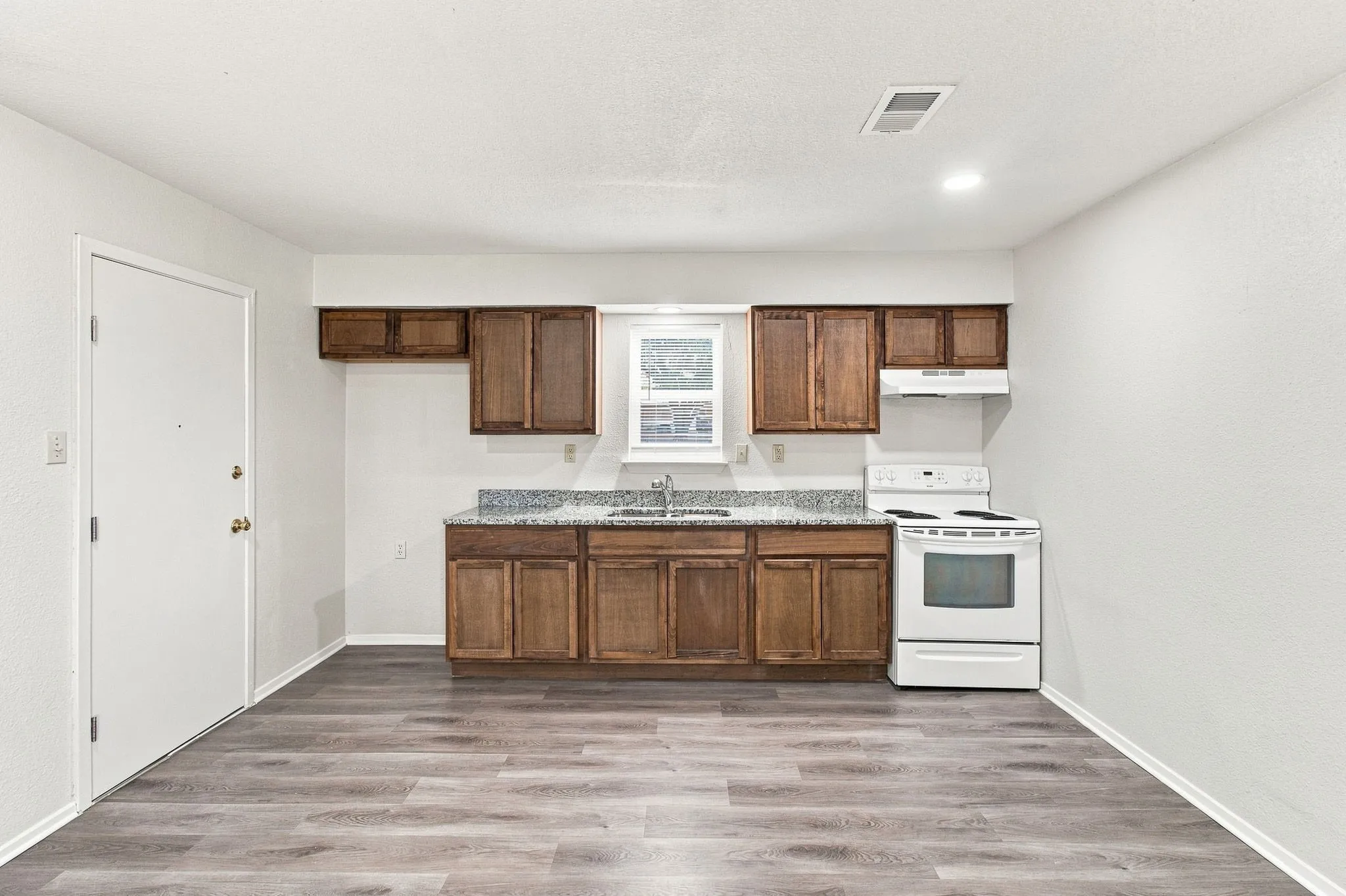 Single Family Residence For Rent in Tarrant County , 1819 Pelican W, Pelican Bay, Texas 76020, 2 Bedroom, 1 Bathroom, 1 Garage spaces, 696 Sqft, built in 1984, mls#21354242, Real Estate Agent in Pelican Bay, Homes For Rent in Tarrant county, Homes For Rent in Pelican Bay, Realtor in Pelican Bay Texas, Real Estate Brokerage Independent Realty Texas, Luminita Cordes Realtor
