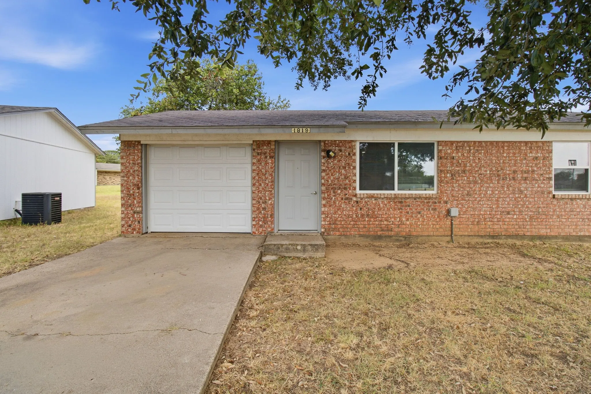 Single Family Residence For Rent in Tarrant County , 1819 Pelican W, Pelican Bay, Texas 76020, 2 Bedroom, 1 Bathroom, 1 Garage spaces, 696 Sqft, built in 1984, mls#21354242, Real Estate Agent in Pelican Bay, Homes For Rent in Tarrant county, Homes For Rent in Pelican Bay, Realtor in Pelican Bay Texas, Real Estate Brokerage Independent Realty Texas, Luminita Cordes Realtor