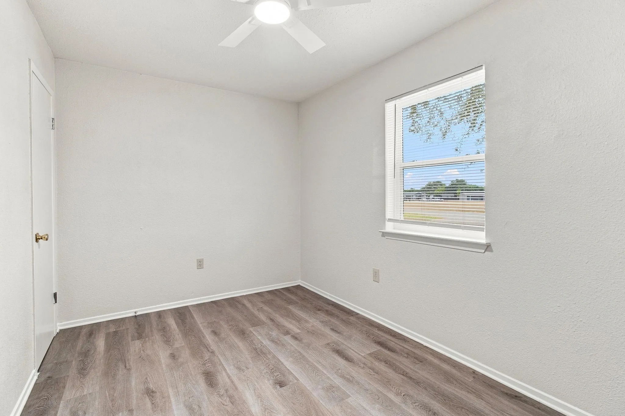 Single Family Residence For Rent in Tarrant County , 1819 Pelican W, Pelican Bay, Texas 76020, 2 Bedroom, 1 Bathroom, 1 Garage spaces, 696 Sqft, built in 1984, mls#21354242, Real Estate Agent in Pelican Bay, Homes For Rent in Tarrant county, Homes For Rent in Pelican Bay, Realtor in Pelican Bay Texas, Real Estate Brokerage Independent Realty Texas, Luminita Cordes Realtor