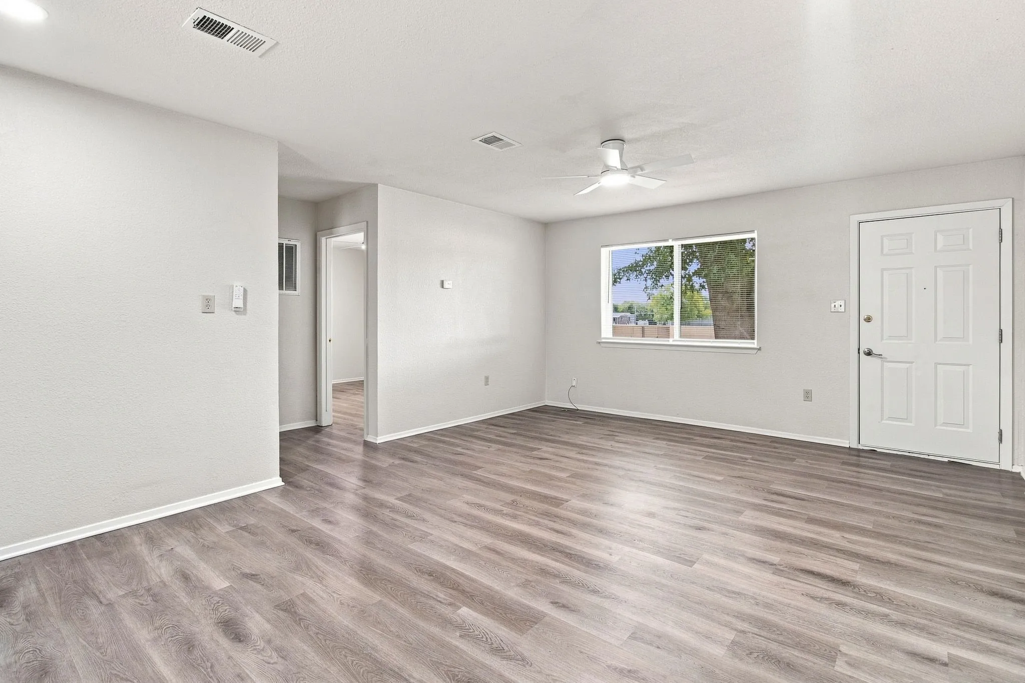 Single Family Residence For Rent in Tarrant County , 1819 Pelican W, Pelican Bay, Texas 76020, 2 Bedroom, 1 Bathroom, 1 Garage spaces, 696 Sqft, built in 1984, mls#21354242, Real Estate Agent in Pelican Bay, Homes For Rent in Tarrant county, Homes For Rent in Pelican Bay, Realtor in Pelican Bay Texas, Real Estate Brokerage Independent Realty Texas, Luminita Cordes Realtor