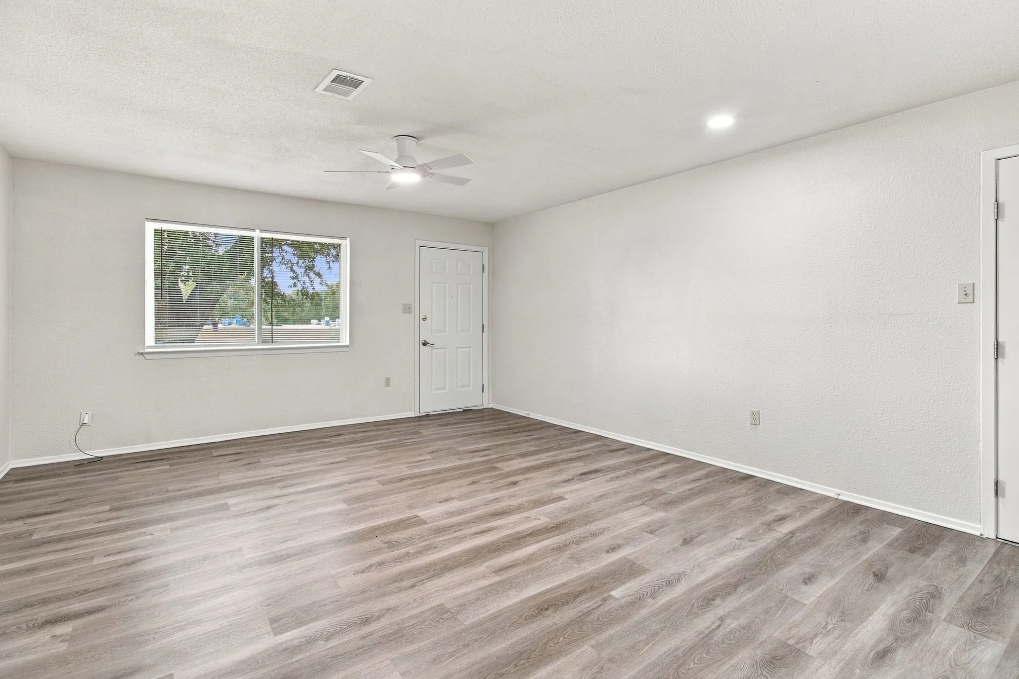 Single Family Residence For Rent in Tarrant County , 1819 Pelican W, Pelican Bay, Texas 76020, 2 Bedroom, 1 Bathroom, 1 Garage spaces, 696 Sqft, built in 1984, mls#21354242, Real Estate Agent in Pelican Bay, Homes For Rent in Tarrant county, Homes For Rent in Pelican Bay, Realtor in Pelican Bay Texas, Real Estate Brokerage Independent Realty Texas, Luminita Cordes Realtor