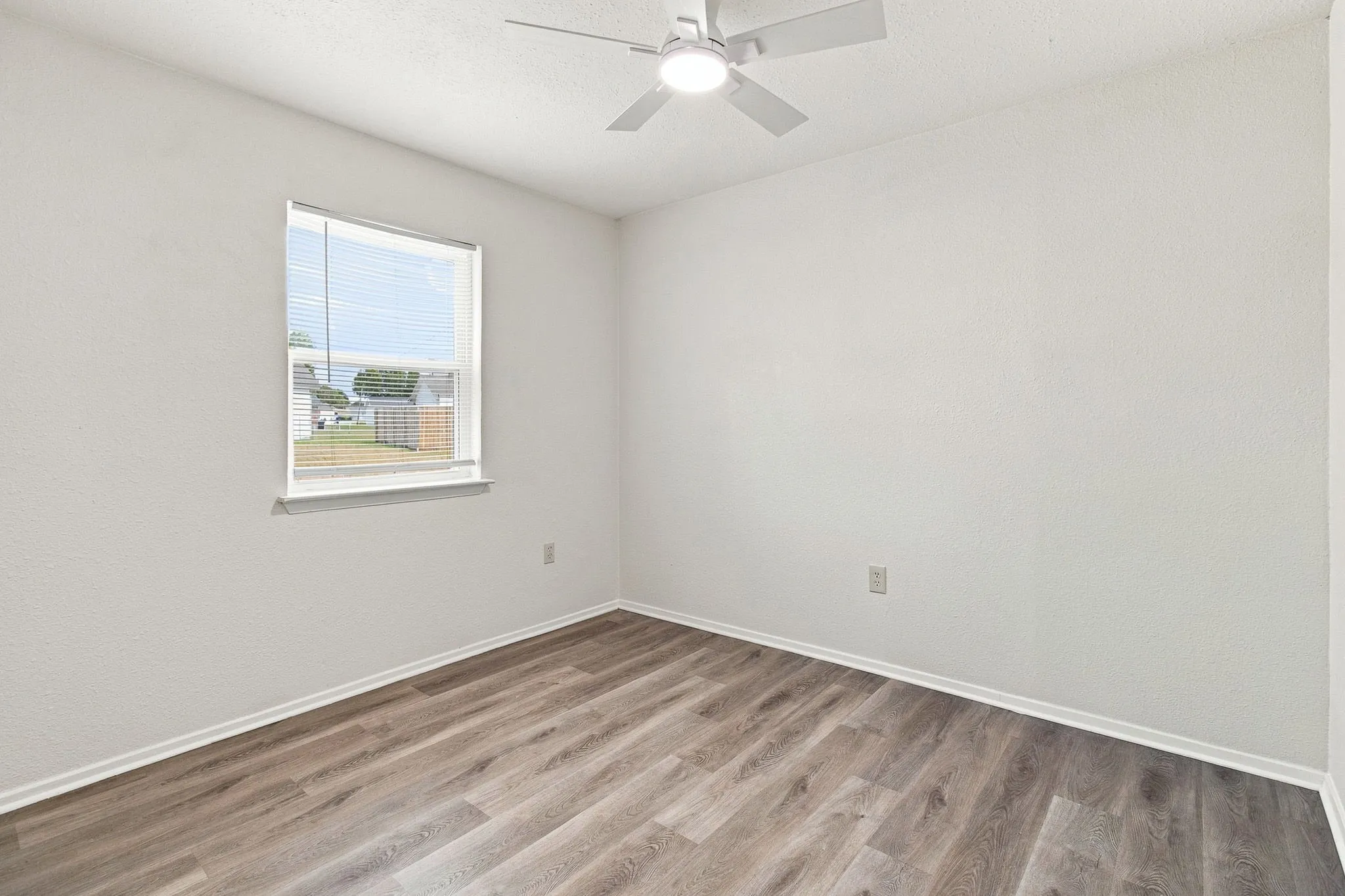 Single Family Residence For Rent in Tarrant County , 1819 Pelican W, Pelican Bay, Texas 76020, 2 Bedroom, 1 Bathroom, 1 Garage spaces, 696 Sqft, built in 1984, mls#21354242, Real Estate Agent in Pelican Bay, Homes For Rent in Tarrant county, Homes For Rent in Pelican Bay, Realtor in Pelican Bay Texas, Real Estate Brokerage Independent Realty Texas, Luminita Cordes Realtor