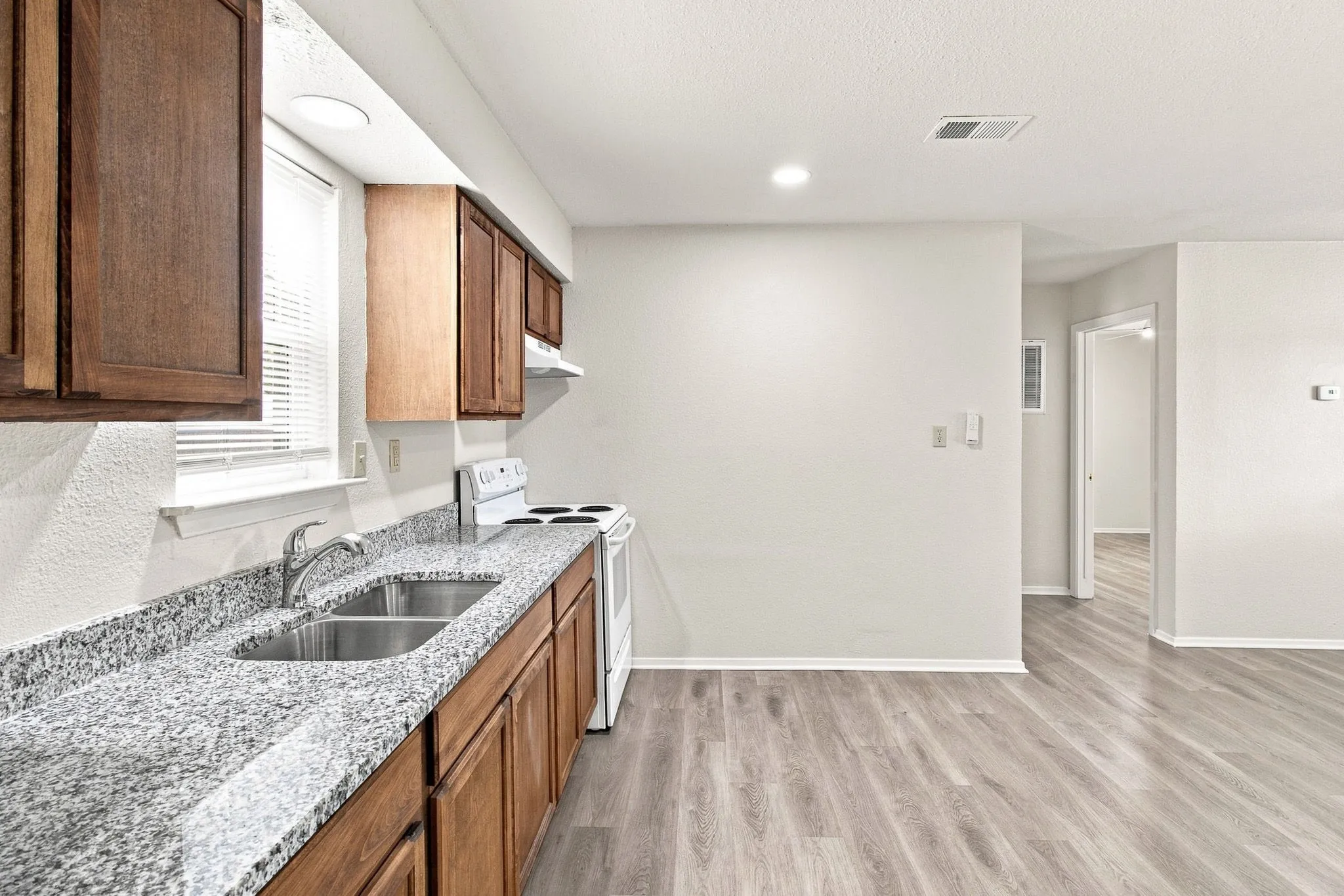 Single Family Residence For Rent in Tarrant County , 1819 Pelican W, Pelican Bay, Texas 76020, 2 Bedroom, 1 Bathroom, 1 Garage spaces, 696 Sqft, built in 1984, mls#21354242, Real Estate Agent in Pelican Bay, Homes For Rent in Tarrant county, Homes For Rent in Pelican Bay, Realtor in Pelican Bay Texas, Real Estate Brokerage Independent Realty Texas, Luminita Cordes Realtor