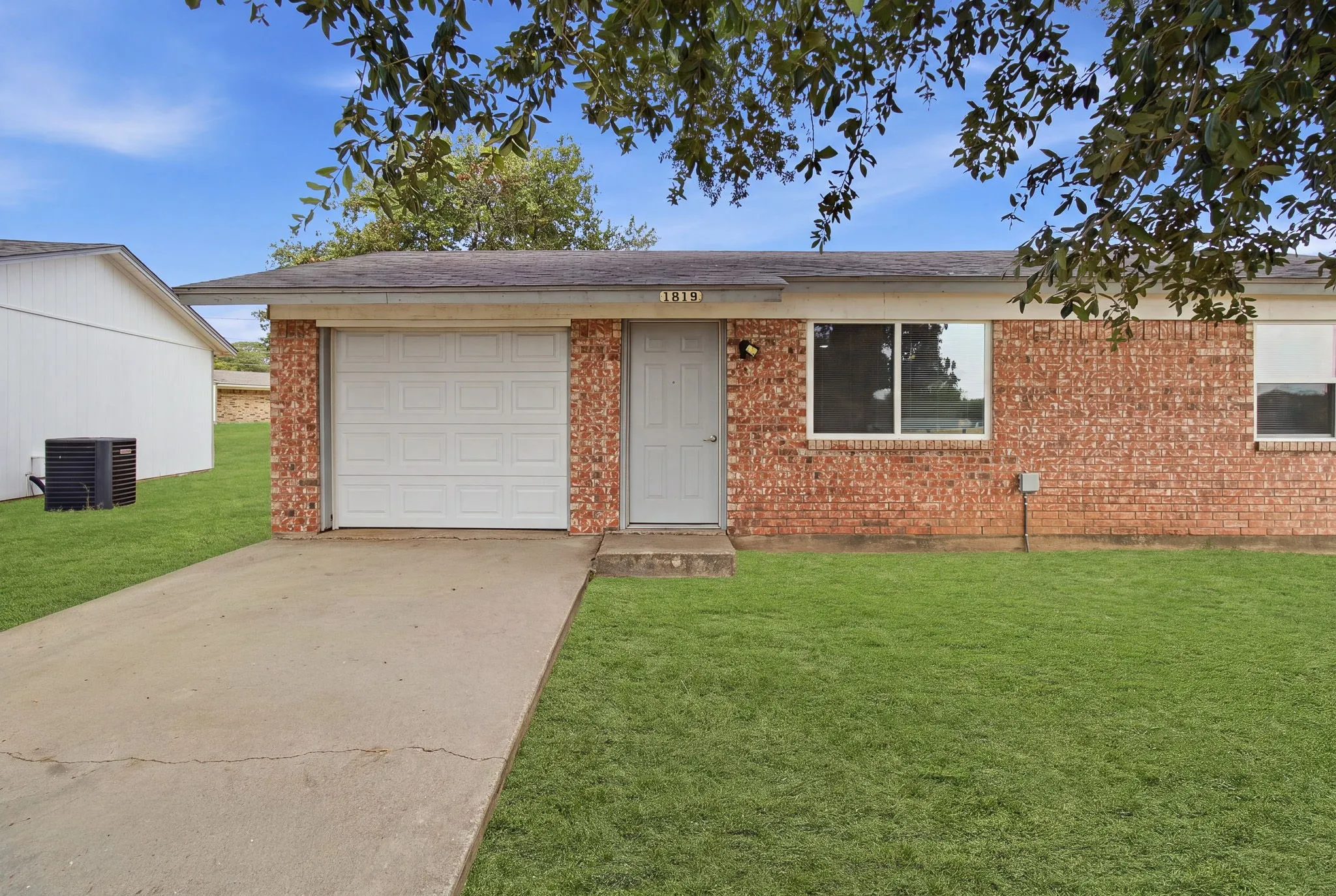 Single Family Residence For Rent in Tarrant County , 1819 Pelican W, Pelican Bay, Texas 76020, 2 Bedroom, 1 Bathroom, 1 Garage spaces, 696 Sqft, built in 1984, mls#21354242, Real Estate Agent in Pelican Bay, Homes For Rent in Tarrant county, Homes For Rent in Pelican Bay, Realtor in Pelican Bay Texas, Real Estate Brokerage Independent Realty Texas, Luminita Cordes Realtor