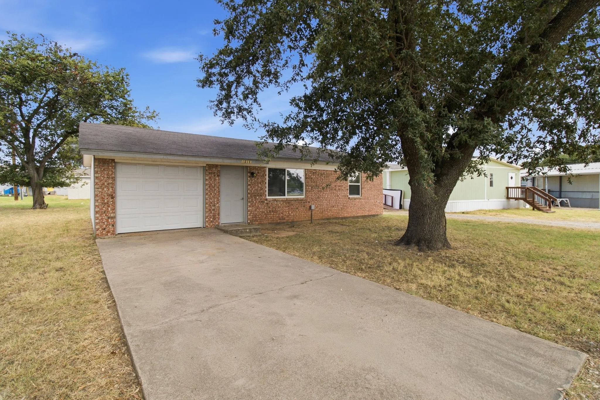 Single Family Residence For Rent in Tarrant County , 1819 Pelican W, Pelican Bay, Texas 76020, 2 Bedroom, 1 Bathroom, 1 Garage spaces, 696 Sqft, built in 1984, mls#21354242, Real Estate Agent in Pelican Bay, Homes For Rent in Tarrant county, Homes For Rent in Pelican Bay, Realtor in Pelican Bay Texas, Real Estate Brokerage Independent Realty Texas, Luminita Cordes Realtor