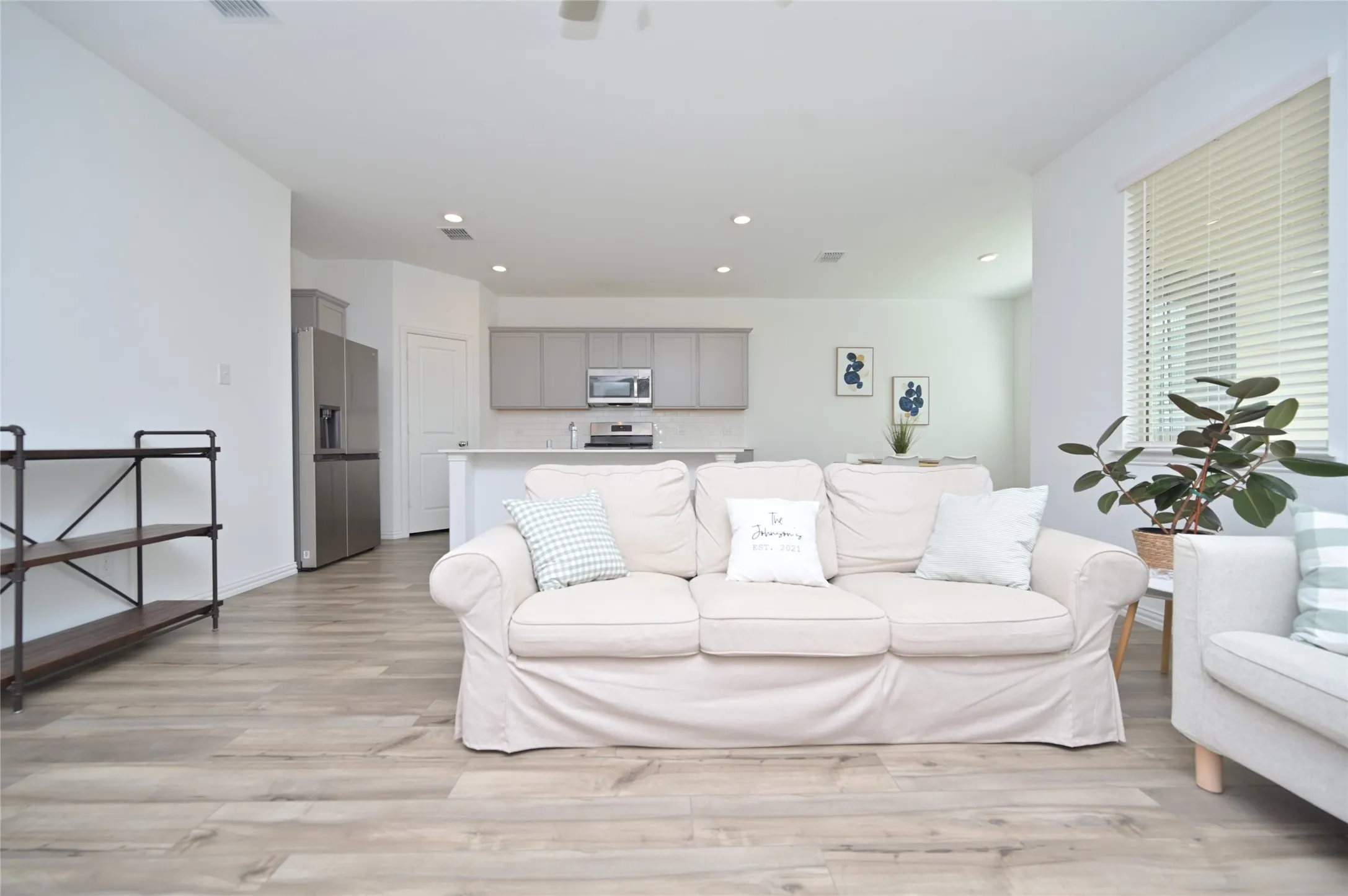 Single Family Residence For Sale in Denton County , 14853 Holster Trail, Fort Worth, Texas 76052, 3 Bedroom, 2 Bathroom, 2 Garage spaces, 1,601 Sqft, built in 2022, mls#21351756, Real Estate Agent in Fort Worth, Homes For Sale in Denton county, Homes For Sale in Fort Worth, Realtor in Fort Worth Texas, Real Estate Brokerage Independent Realty Texas, Luminita Cordes Realtor