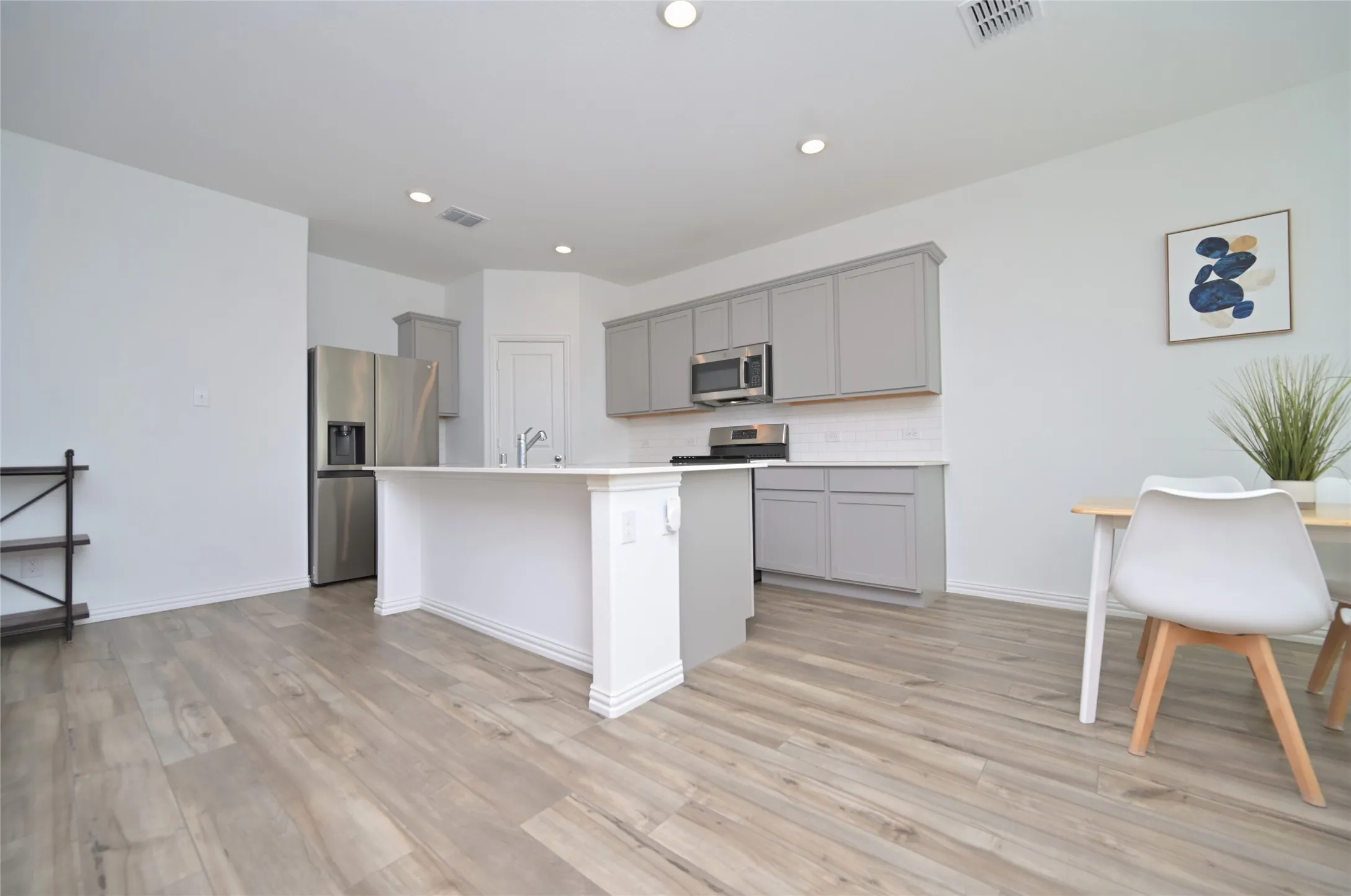 Single Family Residence For Sale in Denton County , 14853 Holster Trail, Fort Worth, Texas 76052, 3 Bedroom, 2 Bathroom, 2 Garage spaces, 1,601 Sqft, built in 2022, mls#21351756, Real Estate Agent in Fort Worth, Homes For Sale in Denton county, Homes For Sale in Fort Worth, Realtor in Fort Worth Texas, Real Estate Brokerage Independent Realty Texas, Luminita Cordes Realtor