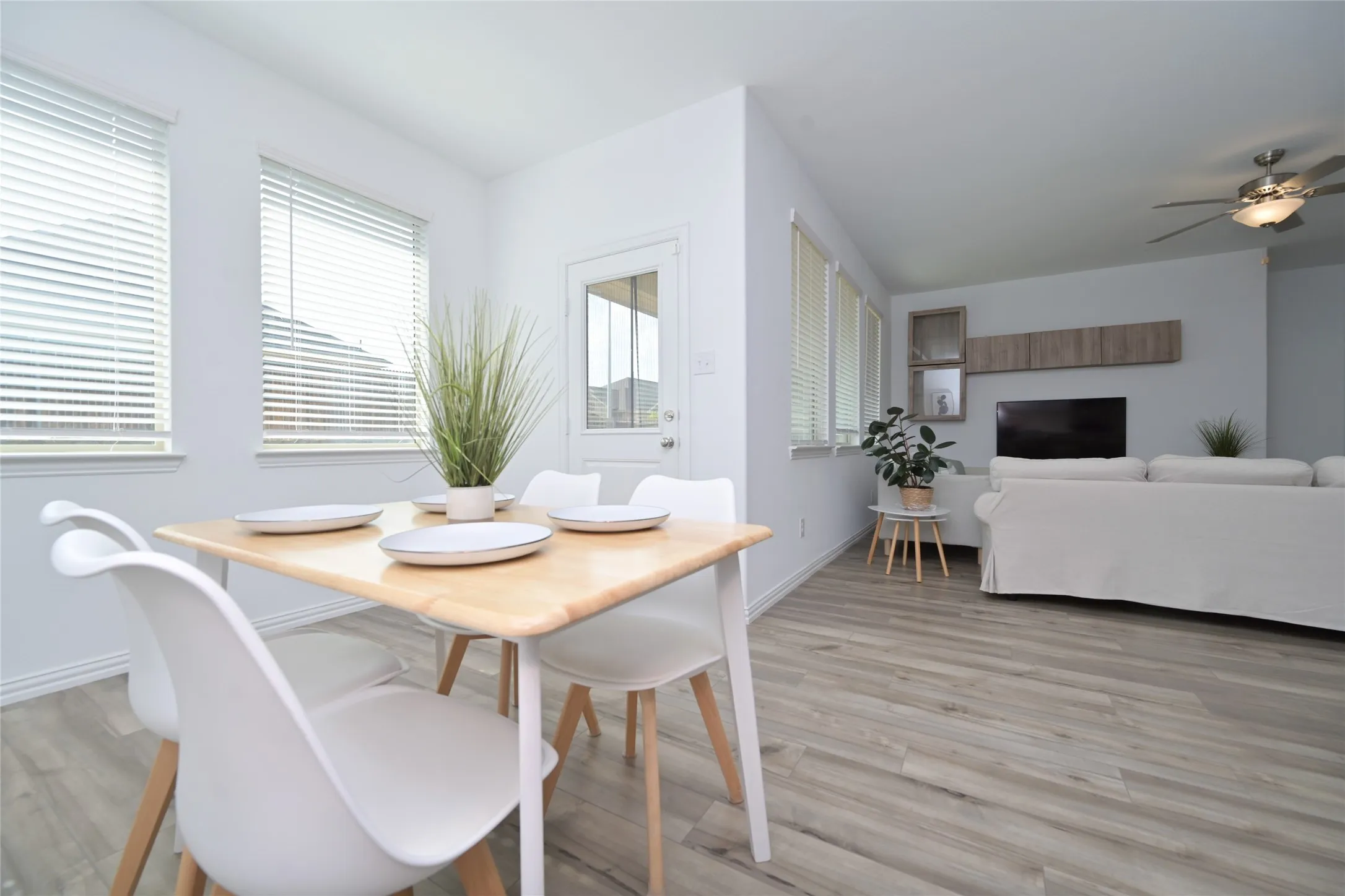 Single Family Residence For Sale in Denton County , 14853 Holster Trail, Fort Worth, Texas 76052, 3 Bedroom, 2 Bathroom, 2 Garage spaces, 1,601 Sqft, built in 2022, mls#21351756, Real Estate Agent in Fort Worth, Homes For Sale in Denton county, Homes For Sale in Fort Worth, Realtor in Fort Worth Texas, Real Estate Brokerage Independent Realty Texas, Luminita Cordes Realtor