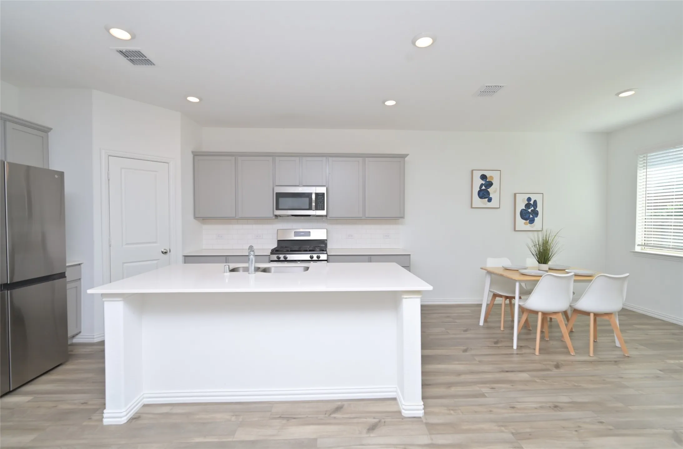 Single Family Residence For Sale in Denton County , 14853 Holster Trail, Fort Worth, Texas 76052, 3 Bedroom, 2 Bathroom, 2 Garage spaces, 1,601 Sqft, built in 2022, mls#21351756, Real Estate Agent in Fort Worth, Homes For Sale in Denton county, Homes For Sale in Fort Worth, Realtor in Fort Worth Texas, Real Estate Brokerage Independent Realty Texas, Luminita Cordes Realtor