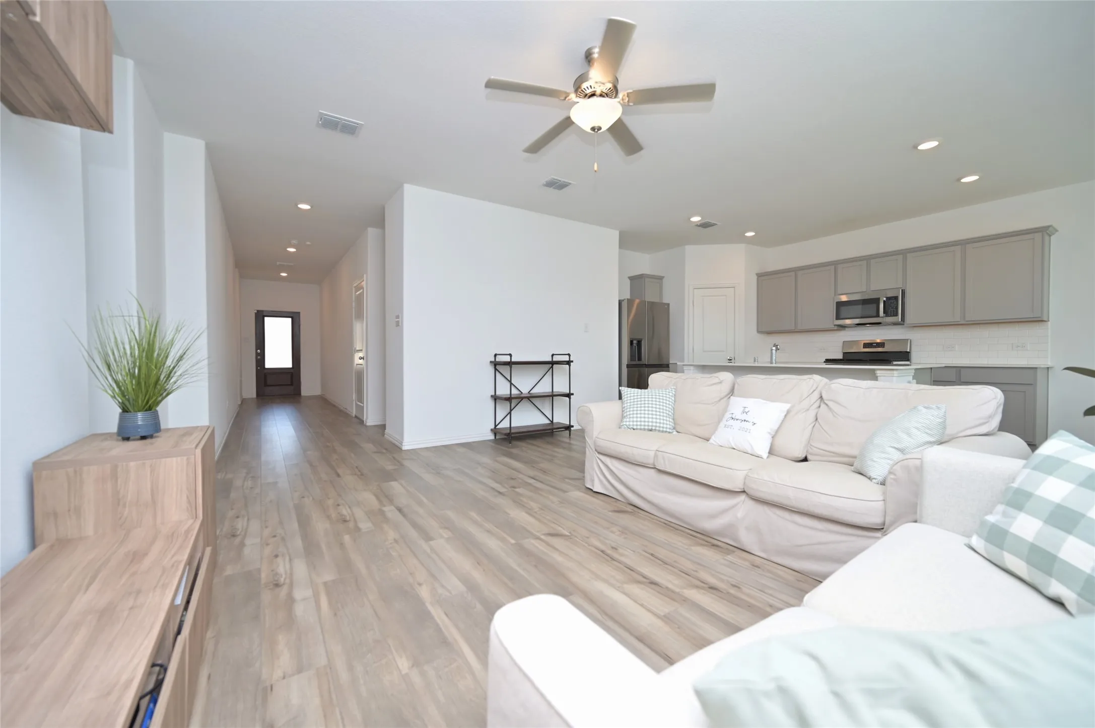 Single Family Residence For Sale in Denton County , 14853 Holster Trail, Fort Worth, Texas 76052, 3 Bedroom, 2 Bathroom, 2 Garage spaces, 1,601 Sqft, built in 2022, mls#21351756, Real Estate Agent in Fort Worth, Homes For Sale in Denton county, Homes For Sale in Fort Worth, Realtor in Fort Worth Texas, Real Estate Brokerage Independent Realty Texas, Luminita Cordes Realtor