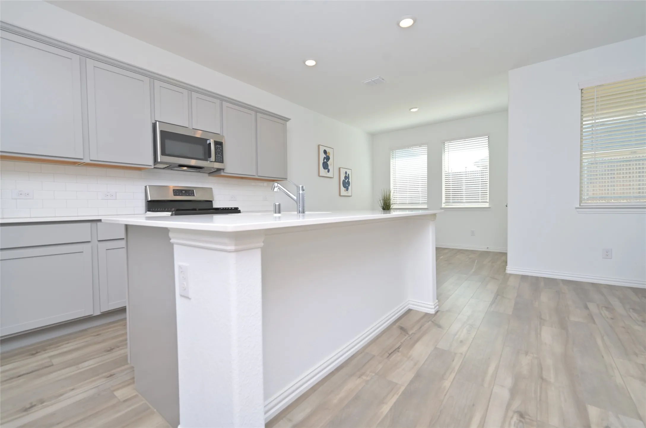 Single Family Residence For Sale in Denton County , 14853 Holster Trail, Fort Worth, Texas 76052, 3 Bedroom, 2 Bathroom, 2 Garage spaces, 1,601 Sqft, built in 2022, mls#21351756, Real Estate Agent in Fort Worth, Homes For Sale in Denton county, Homes For Sale in Fort Worth, Realtor in Fort Worth Texas, Real Estate Brokerage Independent Realty Texas, Luminita Cordes Realtor