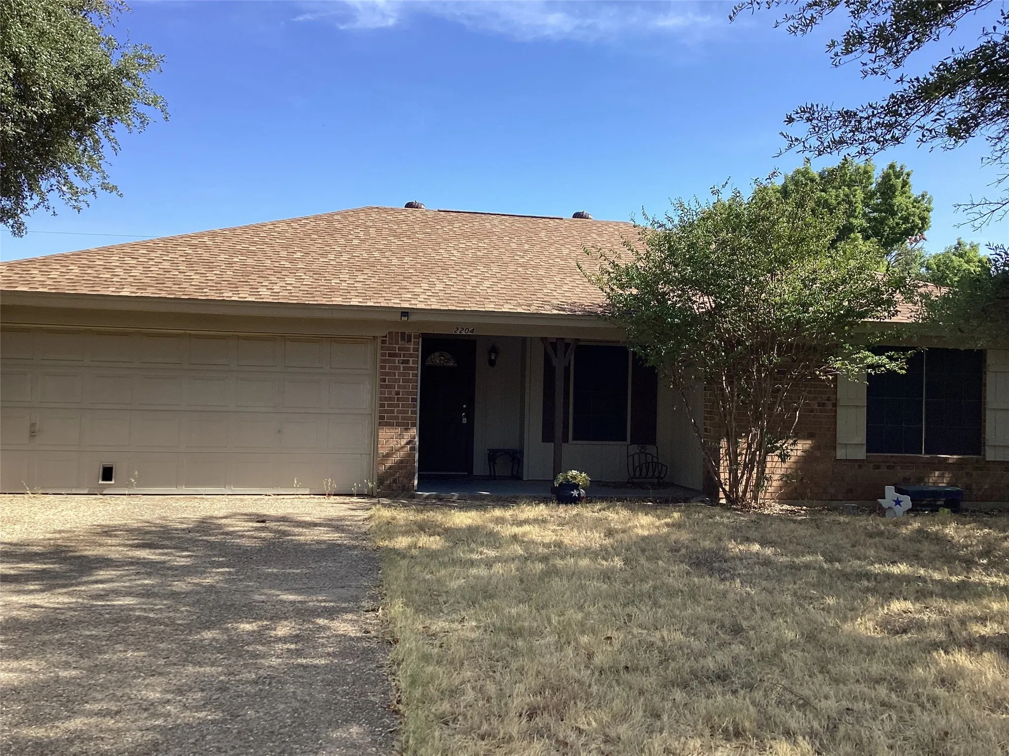 Single Family Residence For Sale in Johnson County , 2204 Towne North Drive, Cleburne, Texas 76033, 3 Bedroom, 2 Bathroom, 2 Garage spaces, 1,527 Sqft, built in 1977, Price $265,000, mls#21354911, Real Estate Agent in Cleburne, Homes For Sale in Johnson county, Homes For Sale in Cleburne, Realtor in Cleburne Texas, Real Estate Brokerage Independent Realty Texas, Luminita Cordes Realtor