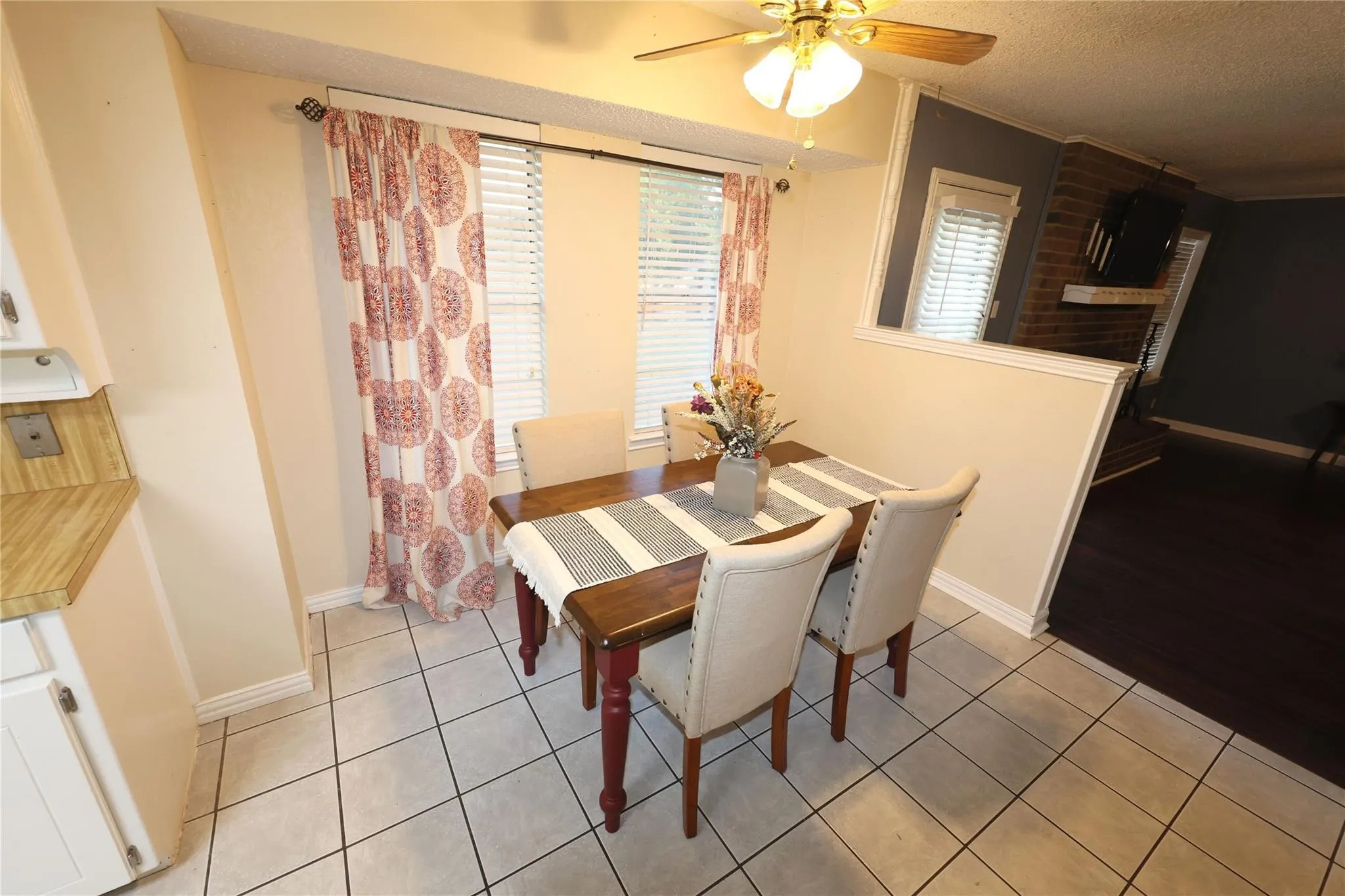 Single Family Residence For Sale in Johnson County , 2204 Towne North Drive, Cleburne, Texas 76033, 3 Bedroom, 2 Bathroom, 2 Garage spaces, 1,527 Sqft, built in 1977, Price $265,000, mls#21354911, Real Estate Agent in Cleburne, Homes For Sale in Johnson county, Homes For Sale in Cleburne, Realtor in Cleburne Texas, Real Estate Brokerage Independent Realty Texas, Luminita Cordes Realtor