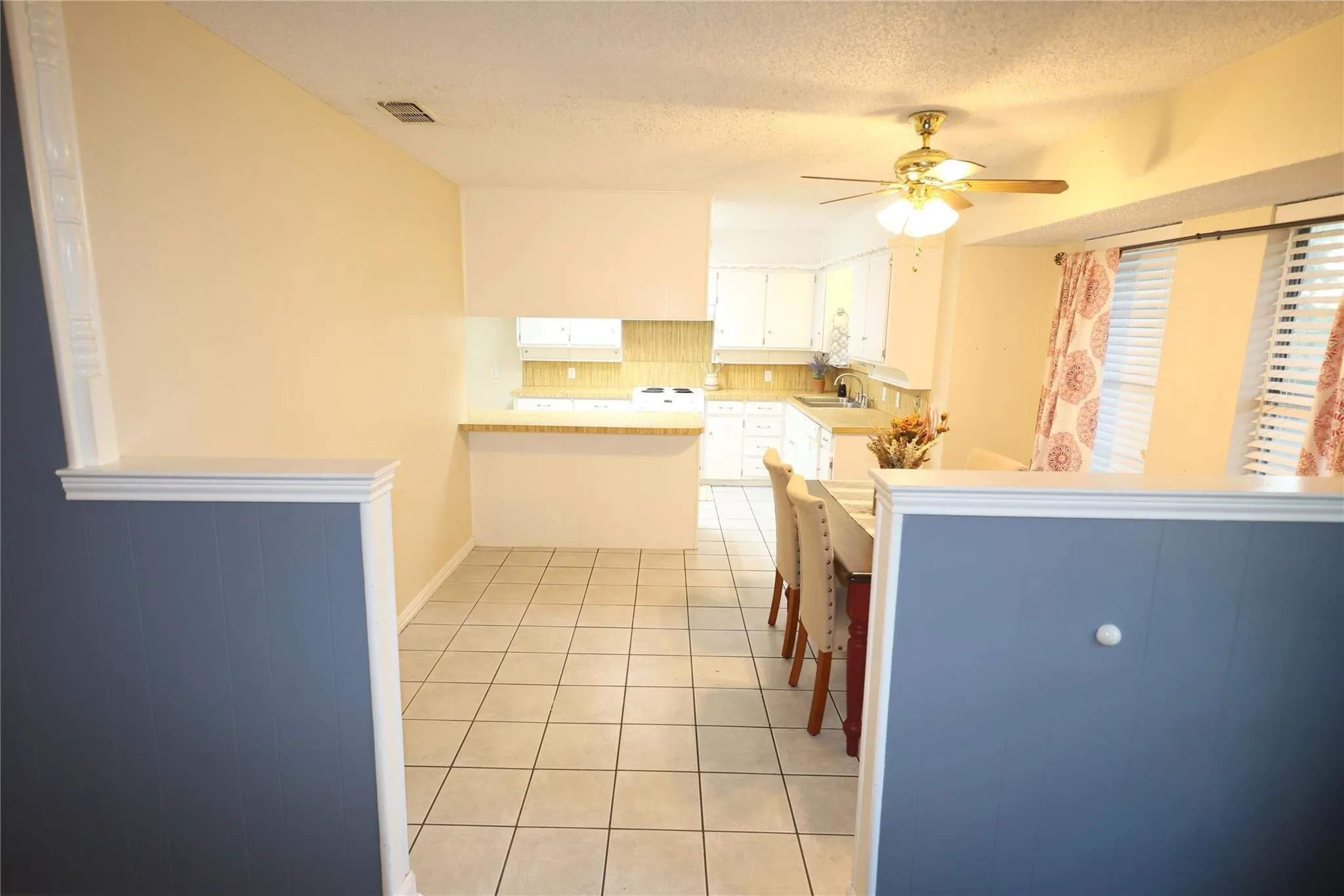 Single Family Residence For Sale in Johnson County , 2204 Towne North Drive, Cleburne, Texas 76033, 3 Bedroom, 2 Bathroom, 2 Garage spaces, 1,527 Sqft, built in 1977, Price $265,000, mls#21354911, Real Estate Agent in Cleburne, Homes For Sale in Johnson county, Homes For Sale in Cleburne, Realtor in Cleburne Texas, Real Estate Brokerage Independent Realty Texas, Luminita Cordes Realtor