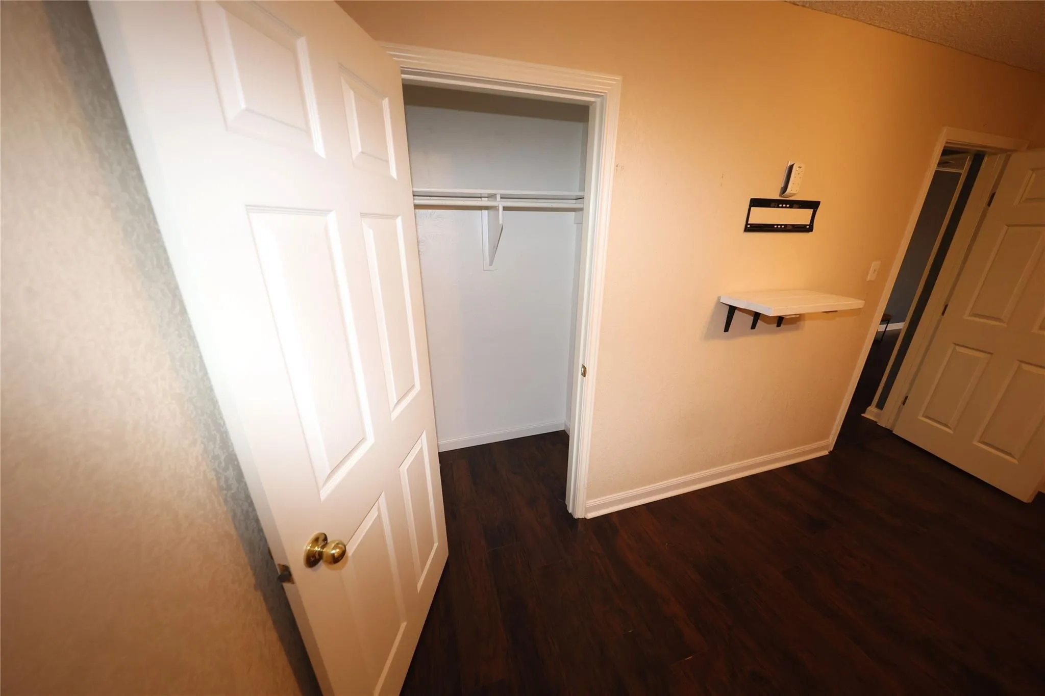 Single Family Residence For Sale in Johnson County , 2204 Towne North Drive, Cleburne, Texas 76033, 3 Bedroom, 2 Bathroom, 2 Garage spaces, 1,527 Sqft, built in 1977, Price $265,000, mls#21354911, Real Estate Agent in Cleburne, Homes For Sale in Johnson county, Homes For Sale in Cleburne, Realtor in Cleburne Texas, Real Estate Brokerage Independent Realty Texas, Luminita Cordes Realtor