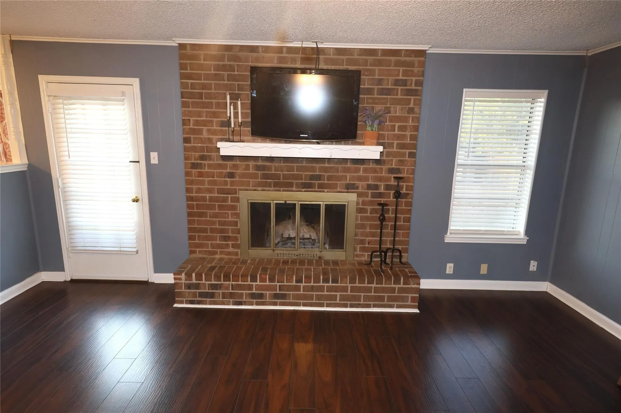 Single Family Residence For Sale in Johnson County , 2204 Towne North Drive, Cleburne, Texas 76033, 3 Bedroom, 2 Bathroom, 2 Garage spaces, 1,527 Sqft, built in 1977, Price $265,000, mls#21354911, Real Estate Agent in Cleburne, Homes For Sale in Johnson county, Homes For Sale in Cleburne, Realtor in Cleburne Texas, Real Estate Brokerage Independent Realty Texas, Luminita Cordes Realtor