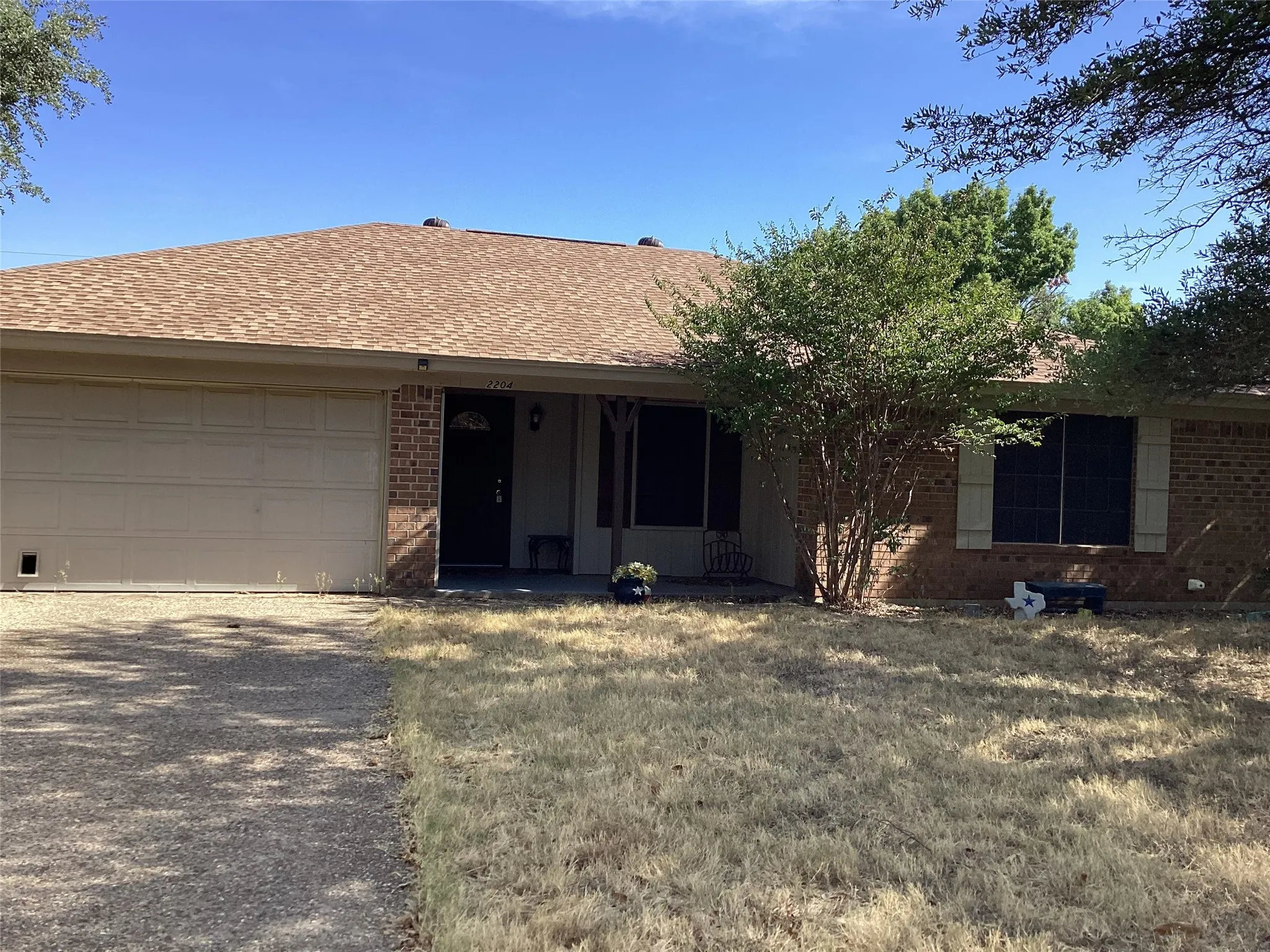 Single Family Residence For Sale in Johnson County , 2204 Towne North Drive, Cleburne, Texas 76033, 3 Bedroom, 2 Bathroom, 2 Garage spaces, 1,527 Sqft, built in 1977, Price $265,000, mls#21354911, Real Estate Agent in Cleburne, Homes For Sale in Johnson county, Homes For Sale in Cleburne, Realtor in Cleburne Texas, Real Estate Brokerage Independent Realty Texas, Luminita Cordes Realtor