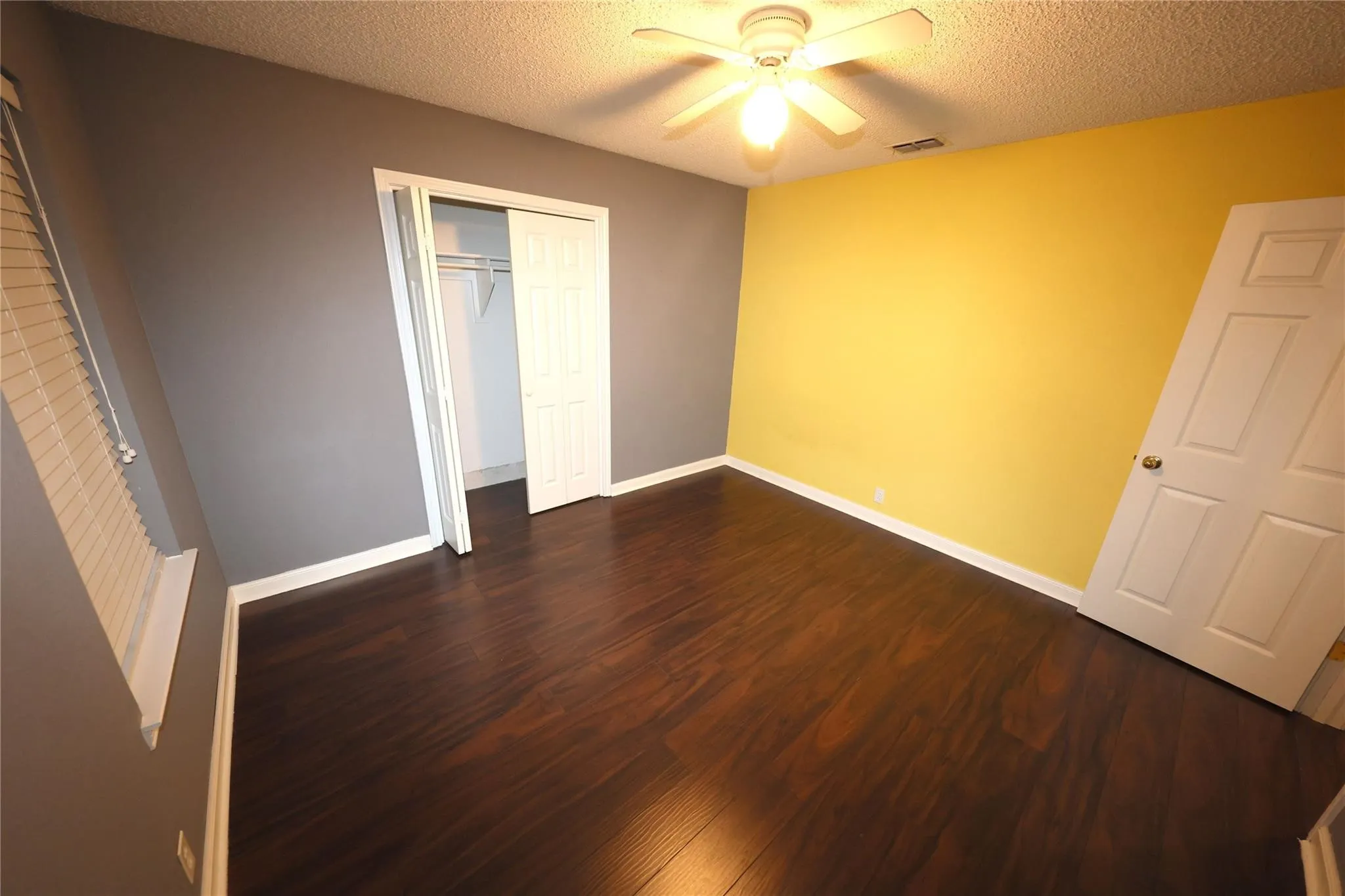 Single Family Residence For Sale in Johnson County , 2204 Towne North Drive, Cleburne, Texas 76033, 3 Bedroom, 2 Bathroom, 2 Garage spaces, 1,527 Sqft, built in 1977, Price $265,000, mls#21354911, Real Estate Agent in Cleburne, Homes For Sale in Johnson county, Homes For Sale in Cleburne, Realtor in Cleburne Texas, Real Estate Brokerage Independent Realty Texas, Luminita Cordes Realtor