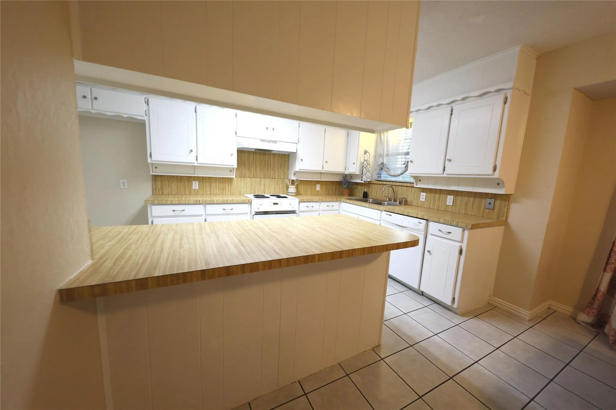 Single Family Residence For Sale in Johnson County , 2204 Towne North Drive, Cleburne, Texas 76033, 3 Bedroom, 2 Bathroom, 2 Garage spaces, 1,527 Sqft, built in 1977, Price $265,000, mls#21354911, Real Estate Agent in Cleburne, Homes For Sale in Johnson county, Homes For Sale in Cleburne, Realtor in Cleburne Texas, Real Estate Brokerage Independent Realty Texas, Luminita Cordes Realtor