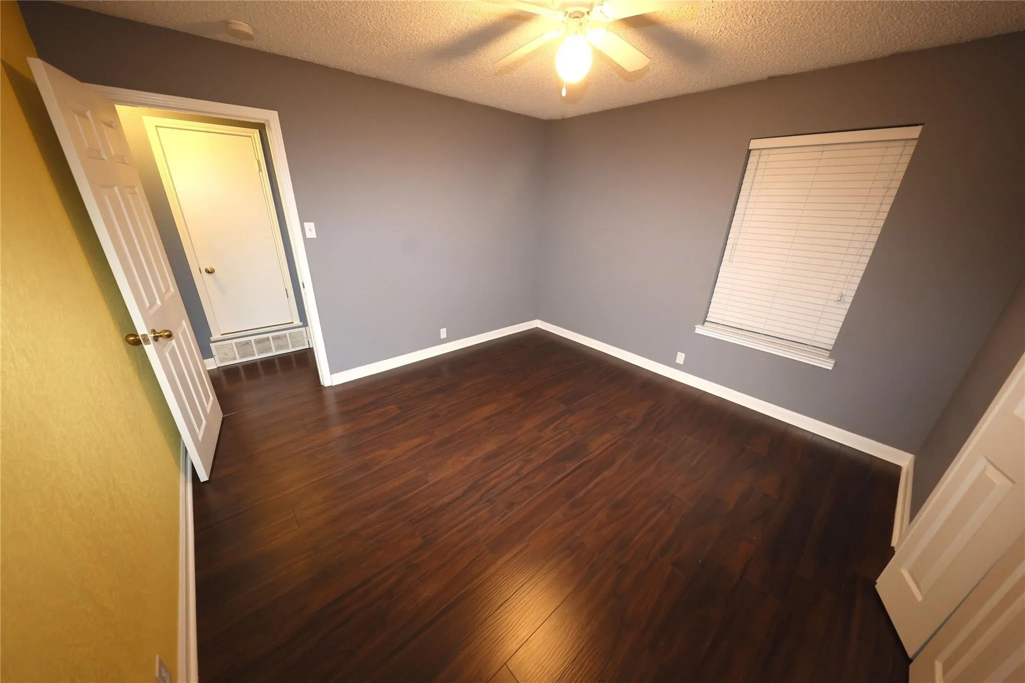 Single Family Residence For Sale in Johnson County , 2204 Towne North Drive, Cleburne, Texas 76033, 3 Bedroom, 2 Bathroom, 2 Garage spaces, 1,527 Sqft, built in 1977, Price $265,000, mls#21354911, Real Estate Agent in Cleburne, Homes For Sale in Johnson county, Homes For Sale in Cleburne, Realtor in Cleburne Texas, Real Estate Brokerage Independent Realty Texas, Luminita Cordes Realtor