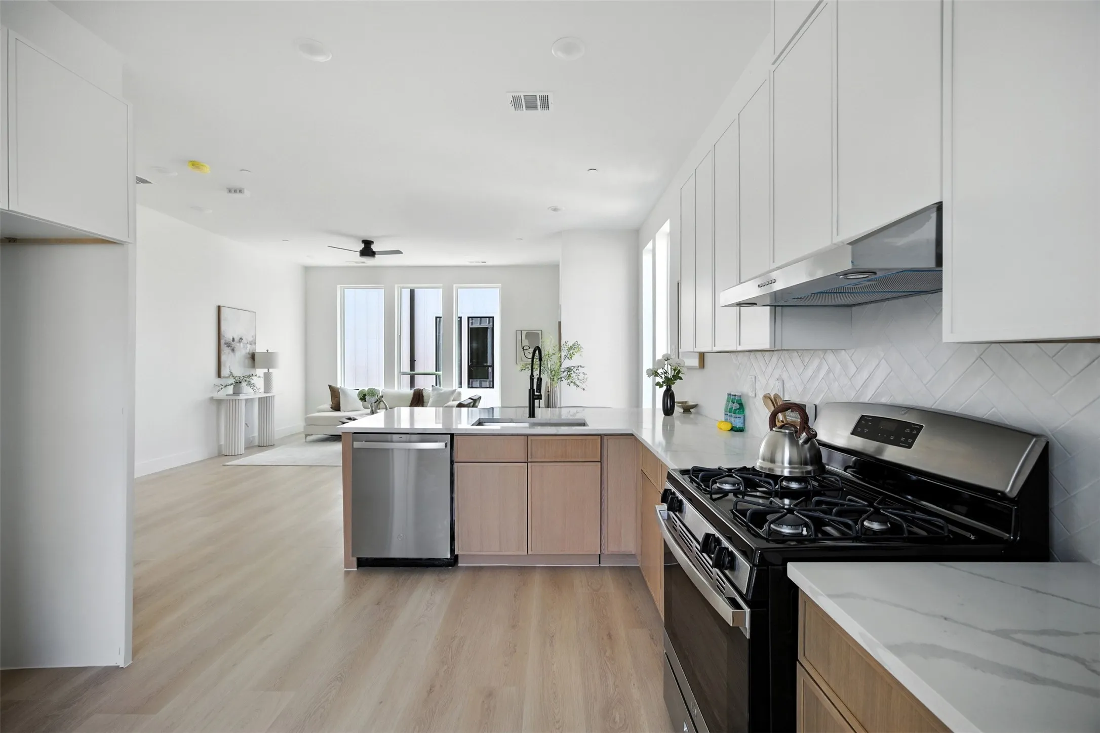 Townhouse For Rent in Dallas County , 312 N Lancaster Avenue 1, Dallas, Texas 75203, 3 Bedroom, 4 Bathroom, 2 Garage spaces, 1,941 Sqft, built in 2025, Price $3,100, mls#21353907, Real Estate Agent in Dallas, Homes For Rent in Dallas county, Homes For Rent in Dallas, Realtor in Dallas Texas, Real Estate Brokerage Independent Realty Texas, Luminita Cordes Realtor