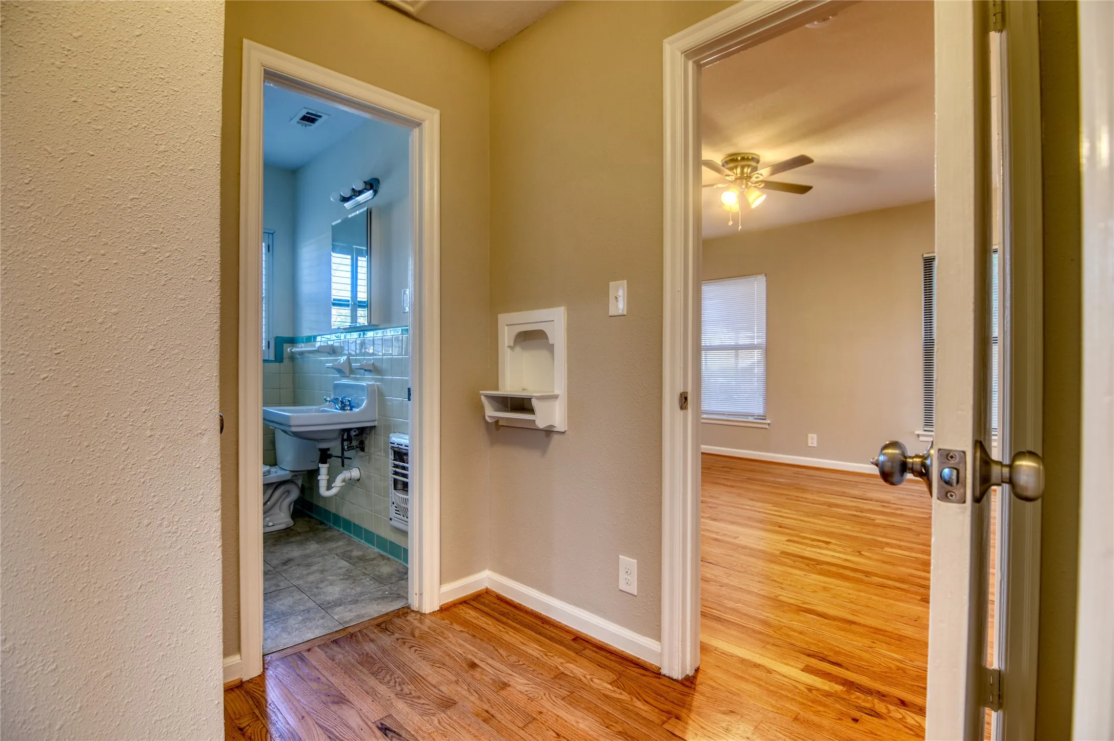 Single Family Residence For Rent in Dallas County , 6123 Belgrade Avenue, Dallas, Texas 75227, 3 Bedroom, 1 Bathroom, 1 Garage spaces, 1,210 Sqft, built in 1948, mls#21354916, Real Estate Agent in Dallas, Homes For Rent in Dallas county, Homes For Rent in Dallas, Realtor in Dallas Texas, Real Estate Brokerage Independent Realty Texas, Luminita Cordes Realtor