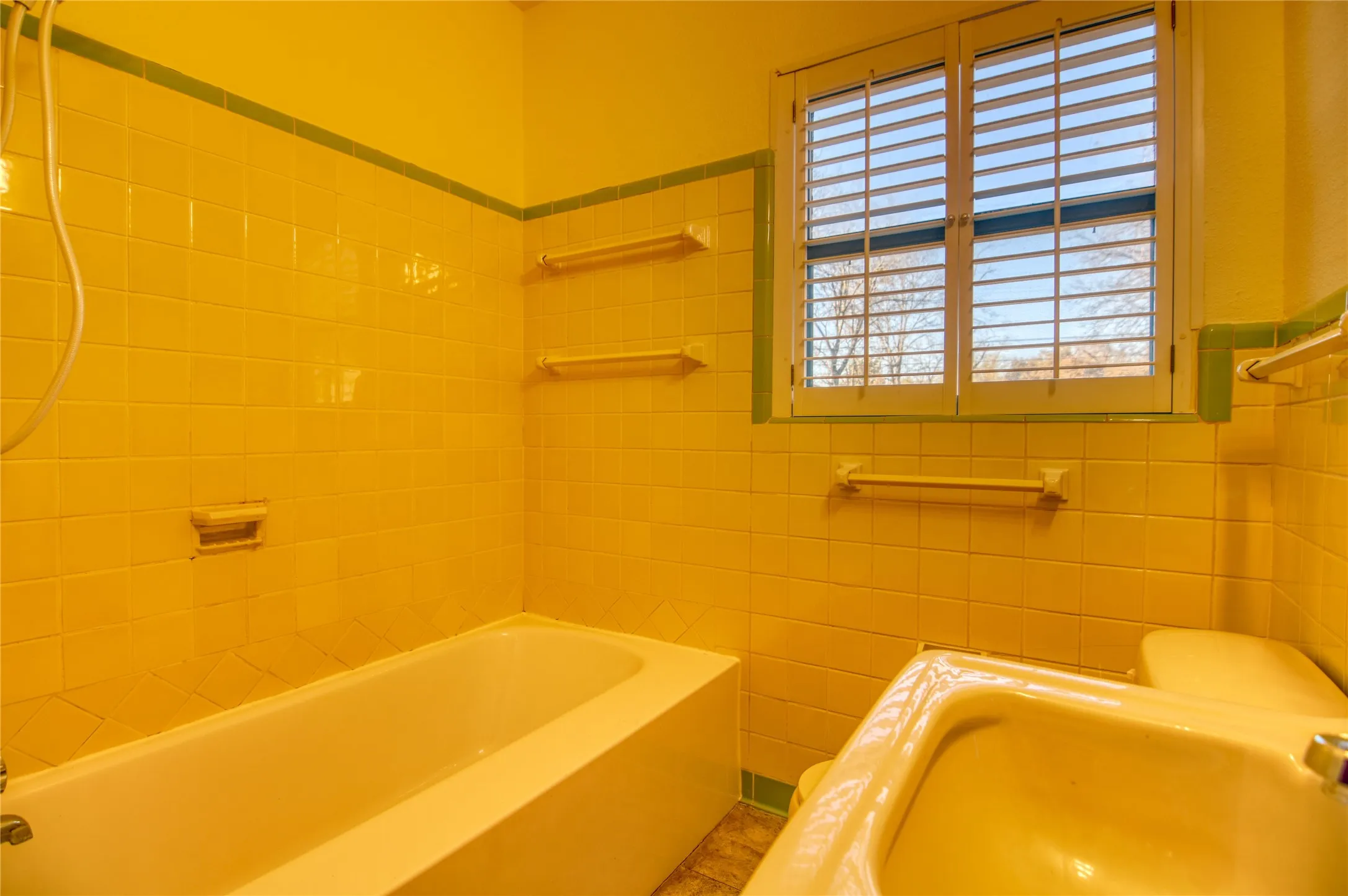 Single Family Residence For Rent in Dallas County , 6123 Belgrade Avenue, Dallas, Texas 75227, 3 Bedroom, 1 Bathroom, 1 Garage spaces, 1,210 Sqft, built in 1948, mls#21354916, Real Estate Agent in Dallas, Homes For Rent in Dallas county, Homes For Rent in Dallas, Realtor in Dallas Texas, Real Estate Brokerage Independent Realty Texas, Luminita Cordes Realtor