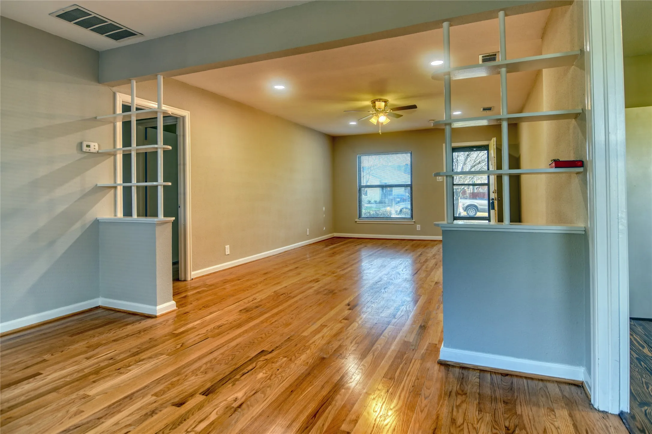 Single Family Residence For Rent in Dallas County , 6123 Belgrade Avenue, Dallas, Texas 75227, 3 Bedroom, 1 Bathroom, 1 Garage spaces, 1,210 Sqft, built in 1948, mls#21354916, Real Estate Agent in Dallas, Homes For Rent in Dallas county, Homes For Rent in Dallas, Realtor in Dallas Texas, Real Estate Brokerage Independent Realty Texas, Luminita Cordes Realtor
