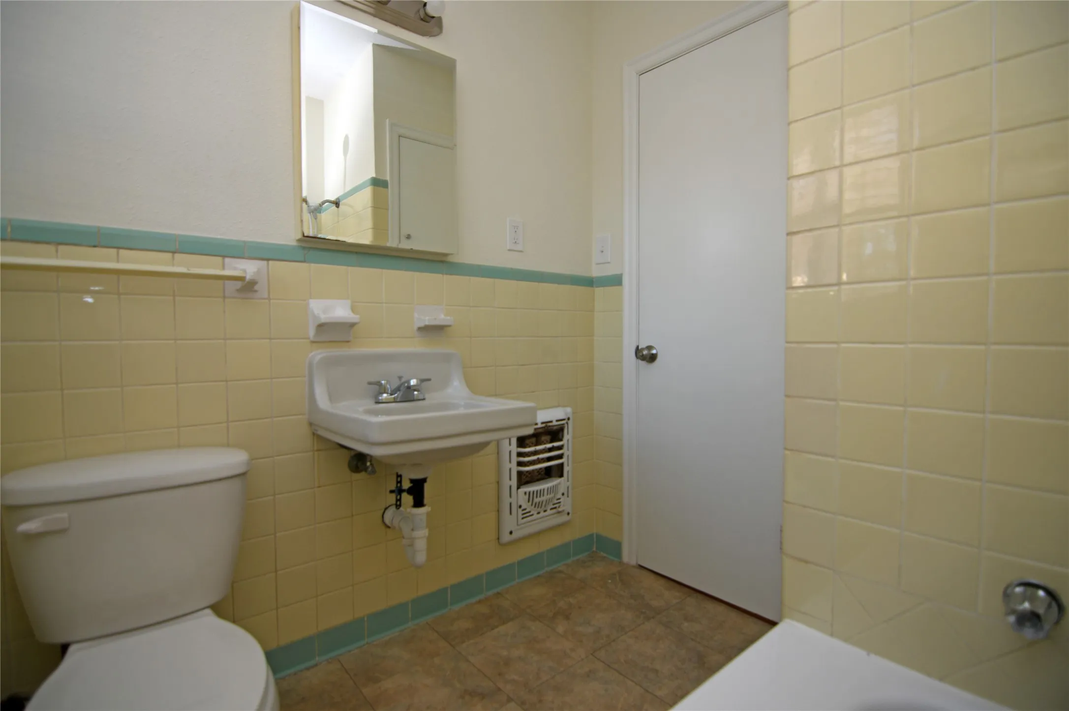 Single Family Residence For Rent in Dallas County , 6123 Belgrade Avenue, Dallas, Texas 75227, 3 Bedroom, 1 Bathroom, 1 Garage spaces, 1,210 Sqft, built in 1948, mls#21354916, Real Estate Agent in Dallas, Homes For Rent in Dallas county, Homes For Rent in Dallas, Realtor in Dallas Texas, Real Estate Brokerage Independent Realty Texas, Luminita Cordes Realtor