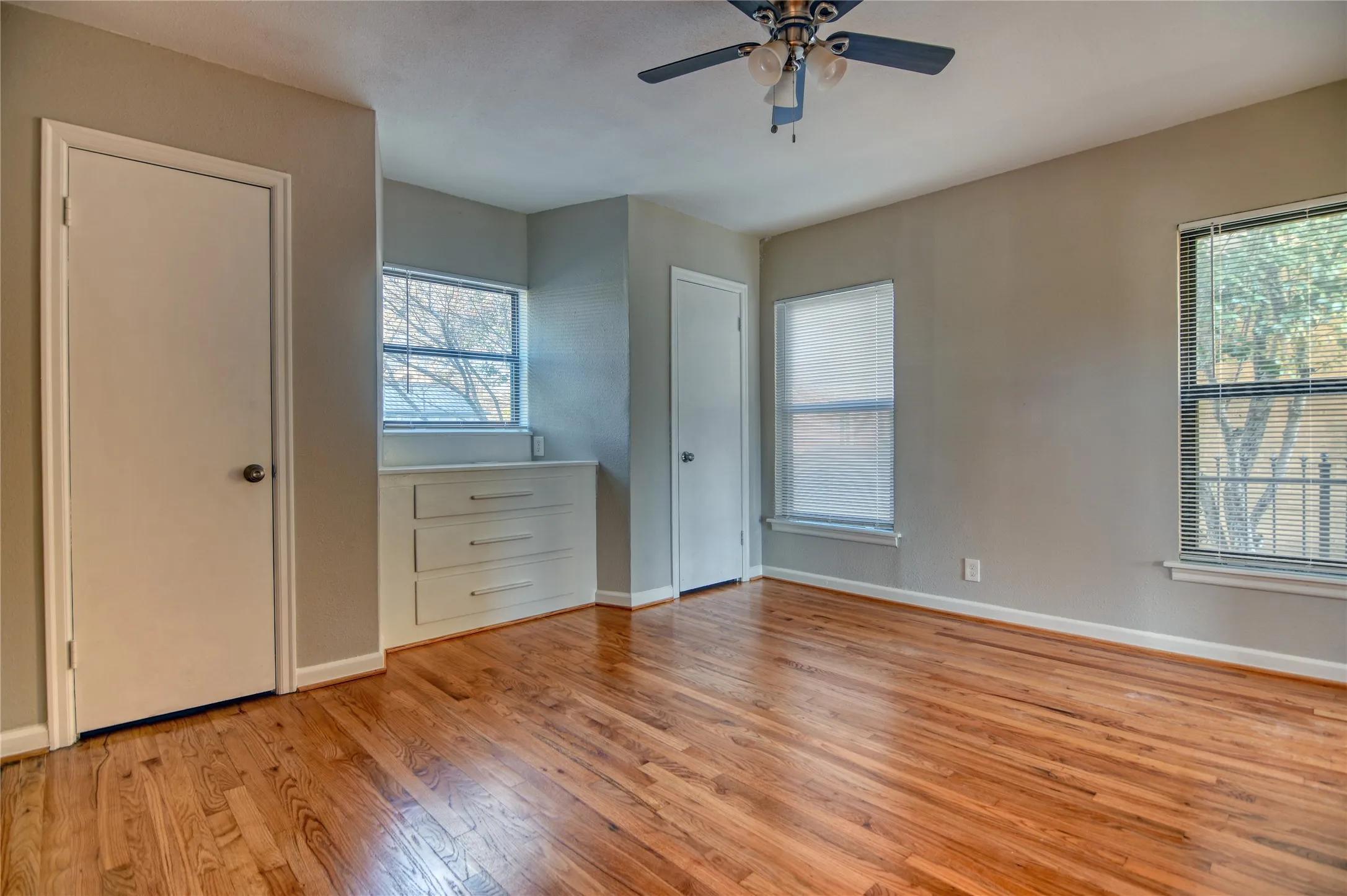 Single Family Residence For Rent in Dallas County , 6123 Belgrade Avenue, Dallas, Texas 75227, 3 Bedroom, 1 Bathroom, 1 Garage spaces, 1,210 Sqft, built in 1948, mls#21354916, Real Estate Agent in Dallas, Homes For Rent in Dallas county, Homes For Rent in Dallas, Realtor in Dallas Texas, Real Estate Brokerage Independent Realty Texas, Luminita Cordes Realtor