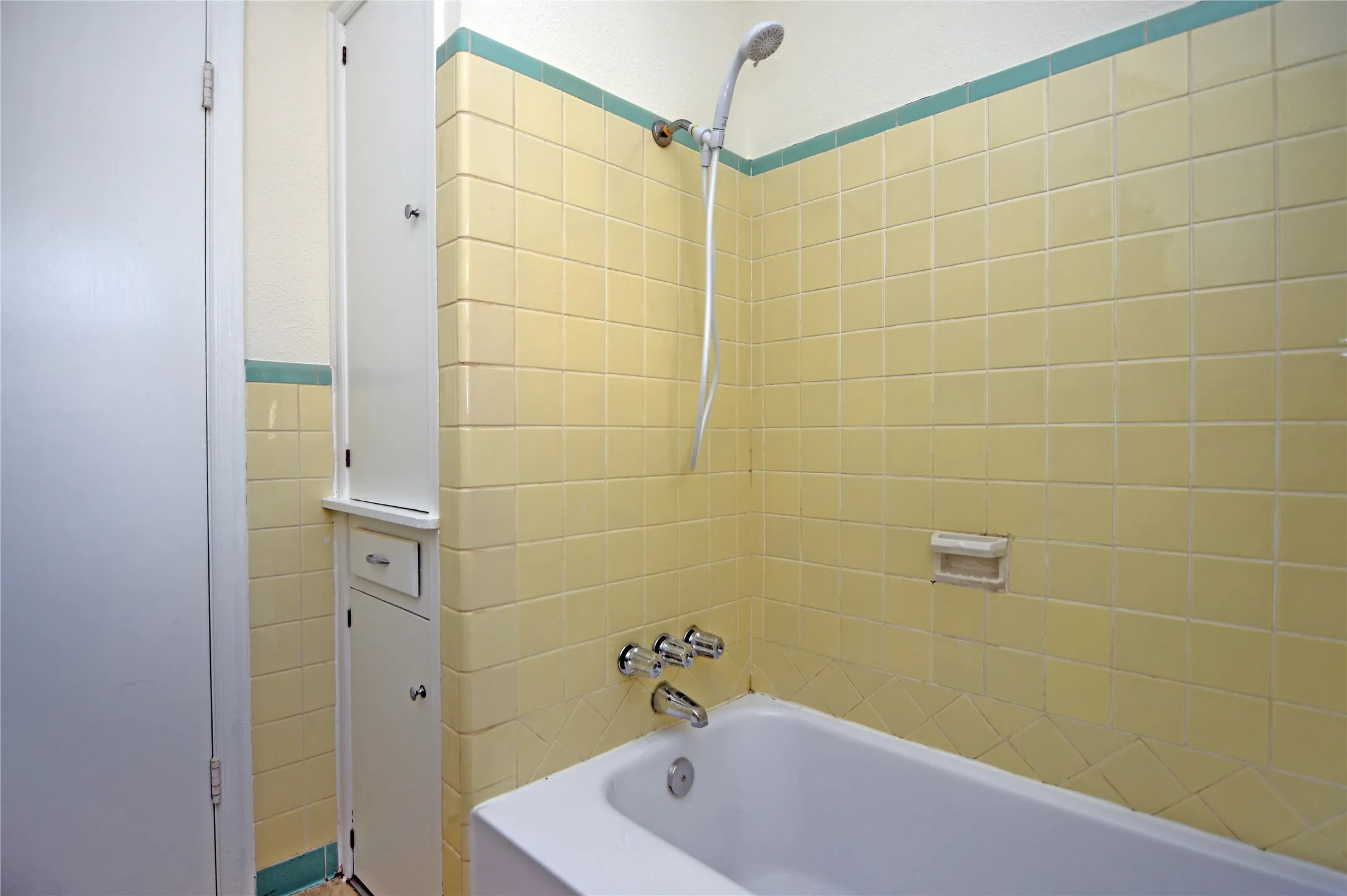Single Family Residence For Rent in Dallas County , 6123 Belgrade Avenue, Dallas, Texas 75227, 3 Bedroom, 1 Bathroom, 1 Garage spaces, 1,210 Sqft, built in 1948, mls#21354916, Real Estate Agent in Dallas, Homes For Rent in Dallas county, Homes For Rent in Dallas, Realtor in Dallas Texas, Real Estate Brokerage Independent Realty Texas, Luminita Cordes Realtor