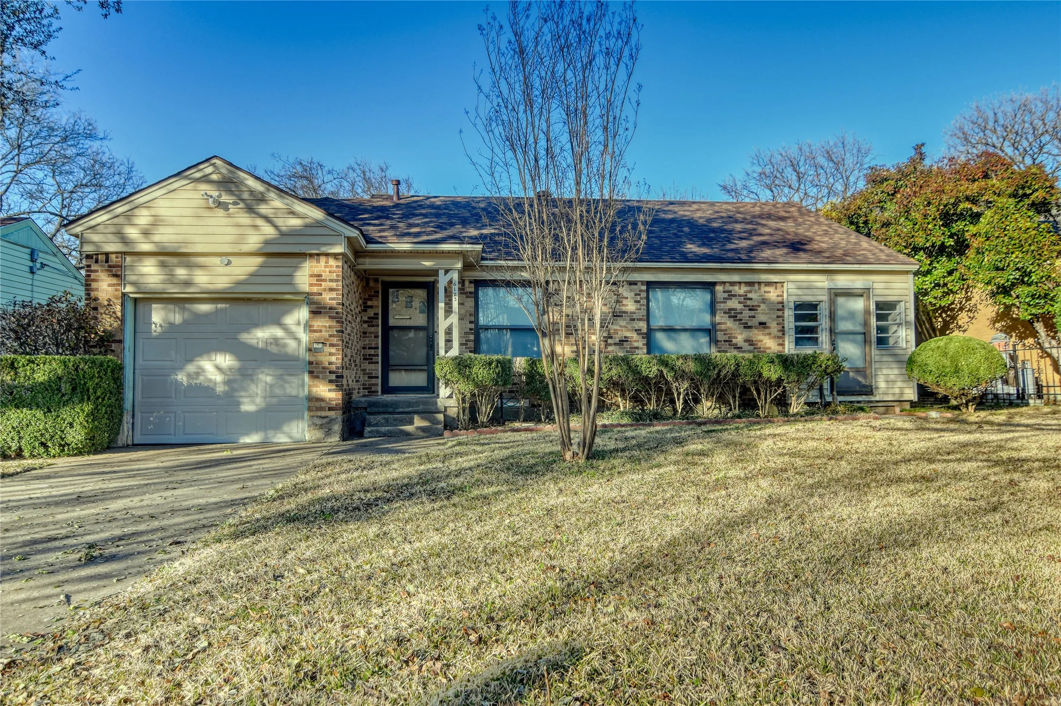 Single Family Residence For Rent in Dallas County , 6123 Belgrade Avenue, Dallas, Texas 75227, 3 Bedroom, 1 Bathroom, 1 Garage spaces, 1,210 Sqft, built in 1948, mls#21354916, Real Estate Agent in Dallas, Homes For Rent in Dallas county, Homes For Rent in Dallas, Realtor in Dallas Texas, Real Estate Brokerage Independent Realty Texas, Luminita Cordes Realtor