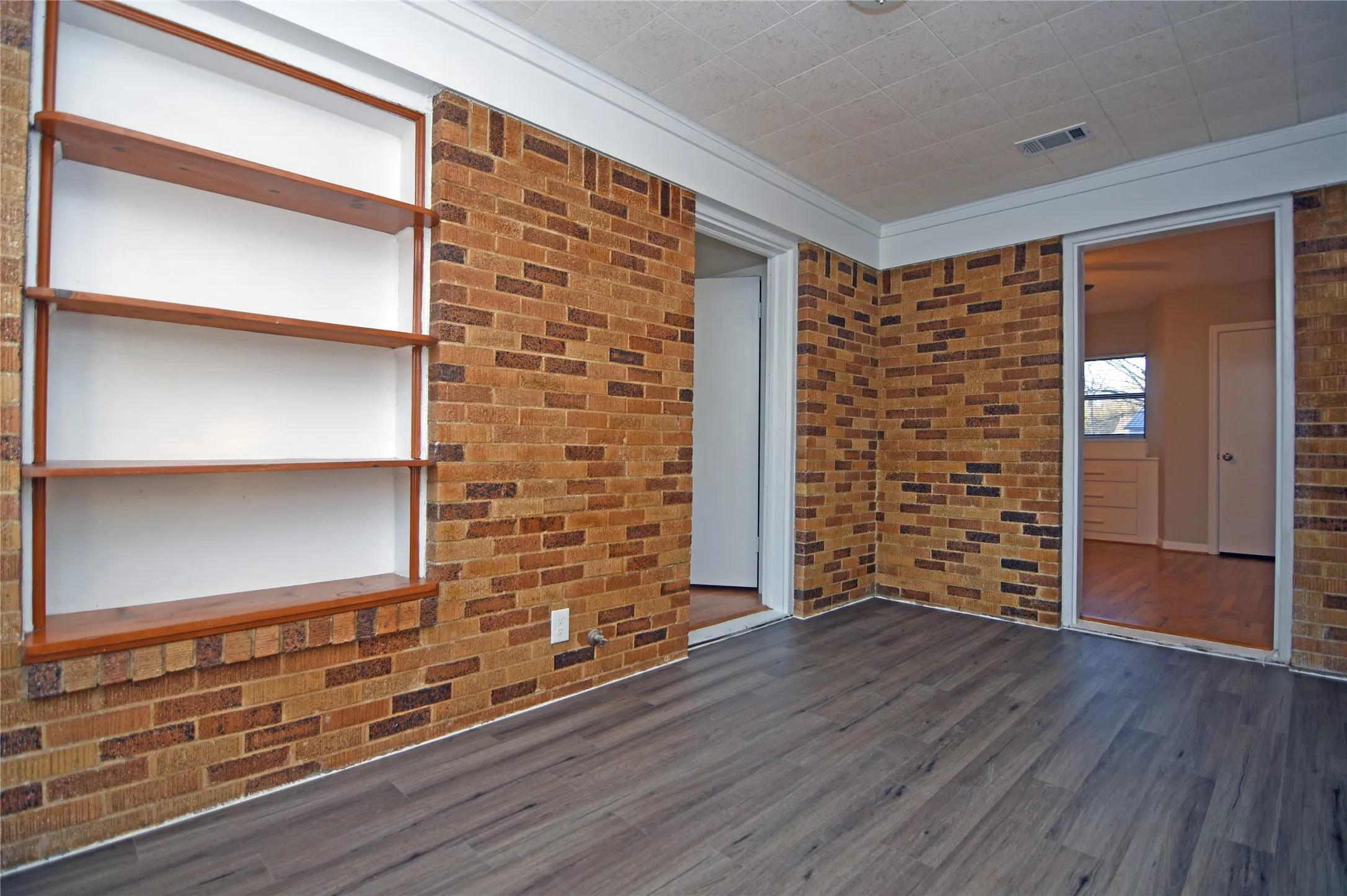 Single Family Residence For Rent in Dallas County , 6123 Belgrade Avenue, Dallas, Texas 75227, 3 Bedroom, 1 Bathroom, 1 Garage spaces, 1,210 Sqft, built in 1948, mls#21354916, Real Estate Agent in Dallas, Homes For Rent in Dallas county, Homes For Rent in Dallas, Realtor in Dallas Texas, Real Estate Brokerage Independent Realty Texas, Luminita Cordes Realtor