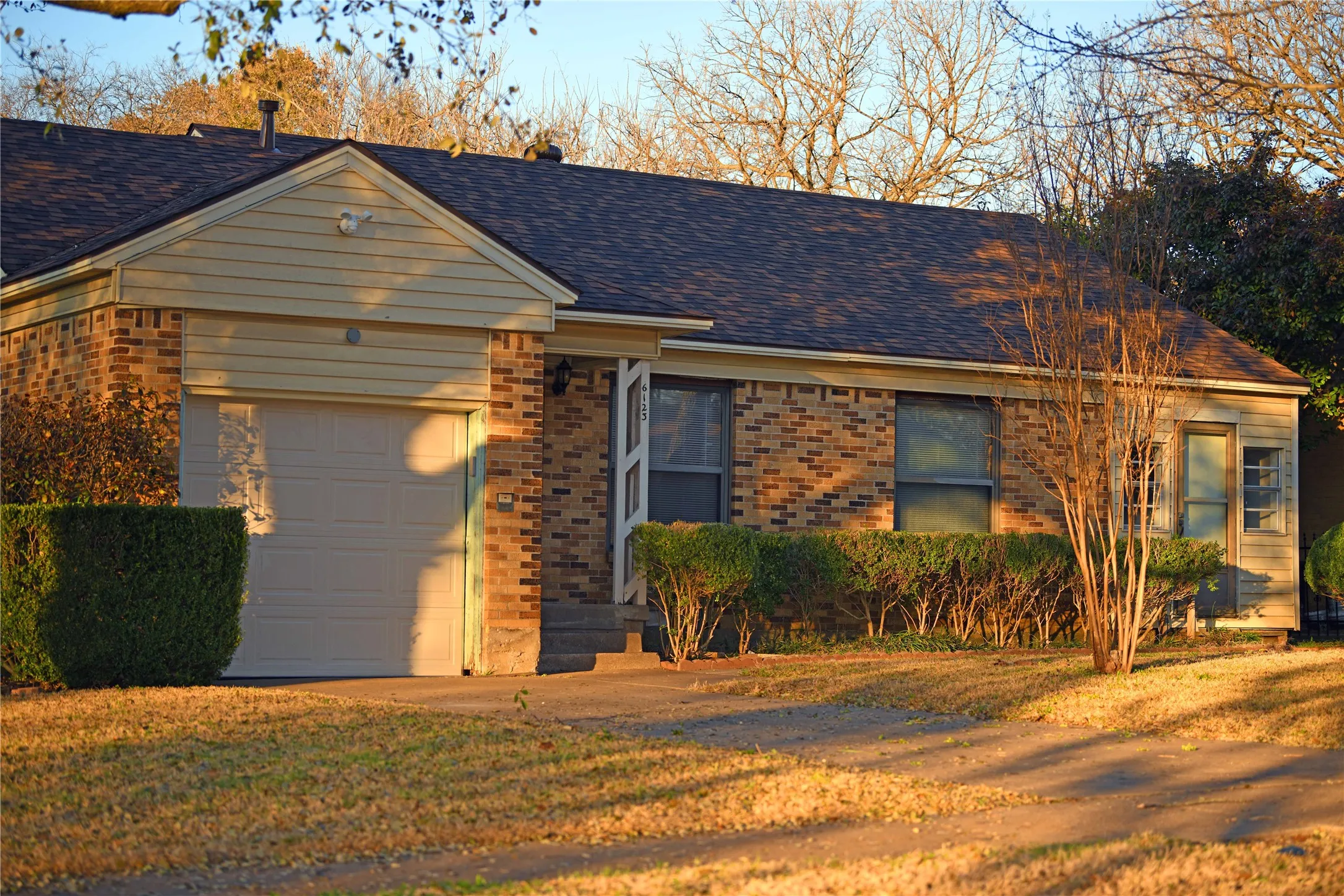 Single Family Residence For Rent in Dallas County , 6123 Belgrade Avenue, Dallas, Texas 75227, 3 Bedroom, 1 Bathroom, 1 Garage spaces, 1,210 Sqft, built in 1948, mls#21354916, Real Estate Agent in Dallas, Homes For Rent in Dallas county, Homes For Rent in Dallas, Realtor in Dallas Texas, Real Estate Brokerage Independent Realty Texas, Luminita Cordes Realtor
