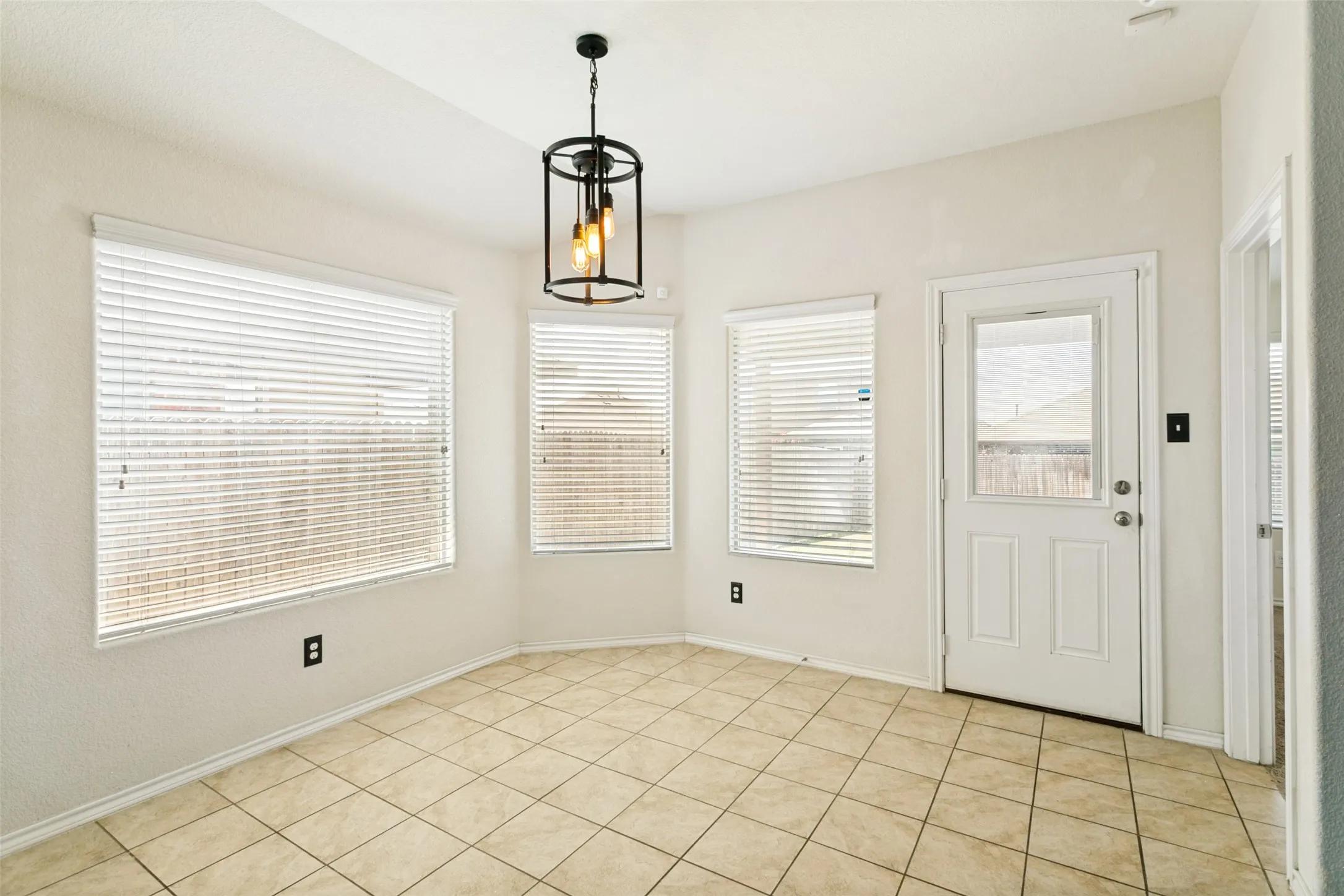 Single Family Residence For Sale in Tarrant County , 7205 Wavecrest Way, Fort Worth, Texas 76179, 4 Bedroom, 2 Bathroom, 2 Garage spaces, 1,783 Sqft, built in 2018, mls#21354905, Real Estate Agent in Fort Worth, Homes For Sale in Tarrant county, Homes For Sale in Fort Worth, Realtor in Fort Worth Texas, Real Estate Brokerage Independent Realty Texas, Luminita Cordes Realtor