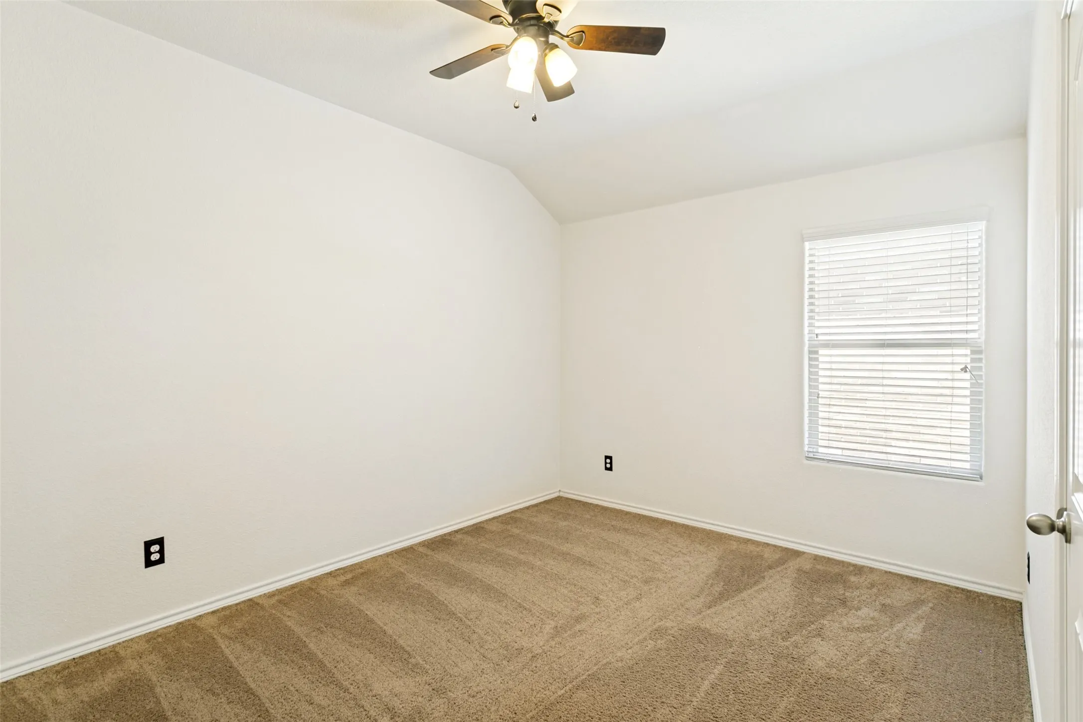 Single Family Residence For Sale in Tarrant County , 7205 Wavecrest Way, Fort Worth, Texas 76179, 4 Bedroom, 2 Bathroom, 2 Garage spaces, 1,783 Sqft, built in 2018, mls#21354905, Real Estate Agent in Fort Worth, Homes For Sale in Tarrant county, Homes For Sale in Fort Worth, Realtor in Fort Worth Texas, Real Estate Brokerage Independent Realty Texas, Luminita Cordes Realtor