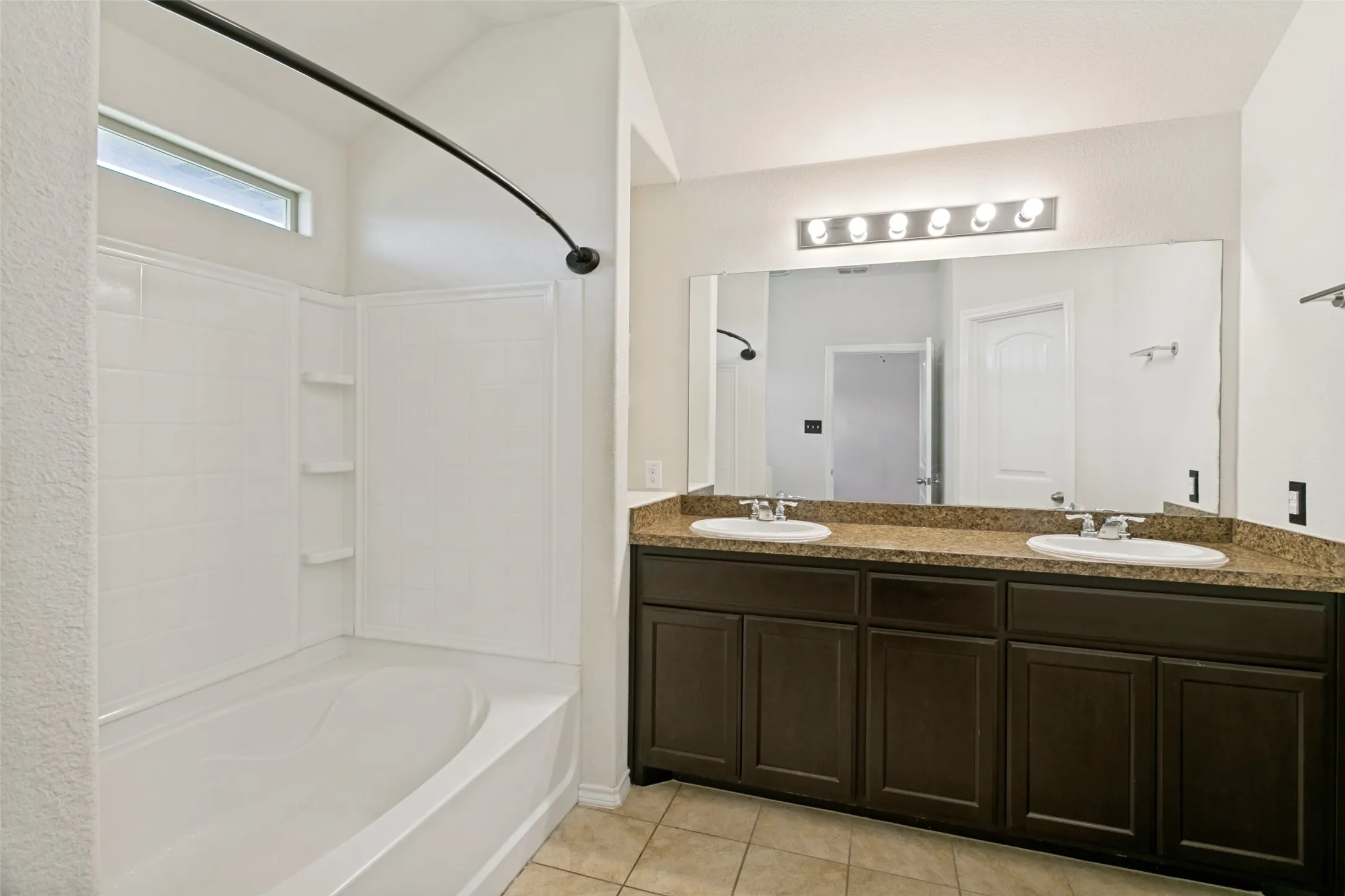 Single Family Residence For Sale in Tarrant County , 7205 Wavecrest Way, Fort Worth, Texas 76179, 4 Bedroom, 2 Bathroom, 2 Garage spaces, 1,783 Sqft, built in 2018, mls#21354905, Real Estate Agent in Fort Worth, Homes For Sale in Tarrant county, Homes For Sale in Fort Worth, Realtor in Fort Worth Texas, Real Estate Brokerage Independent Realty Texas, Luminita Cordes Realtor