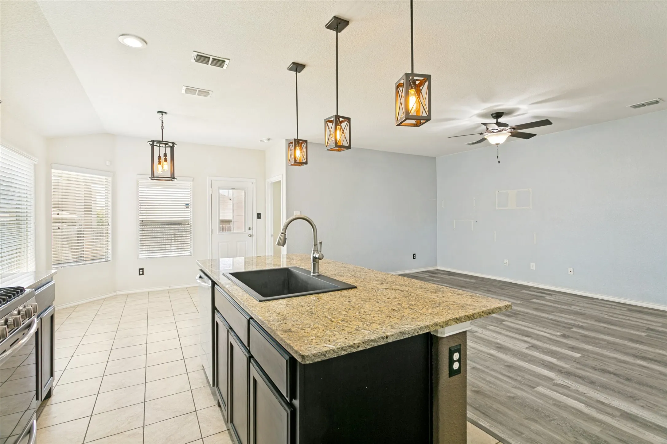 Single Family Residence For Sale in Tarrant County , 7205 Wavecrest Way, Fort Worth, Texas 76179, 4 Bedroom, 2 Bathroom, 2 Garage spaces, 1,783 Sqft, built in 2018, mls#21354905, Real Estate Agent in Fort Worth, Homes For Sale in Tarrant county, Homes For Sale in Fort Worth, Realtor in Fort Worth Texas, Real Estate Brokerage Independent Realty Texas, Luminita Cordes Realtor