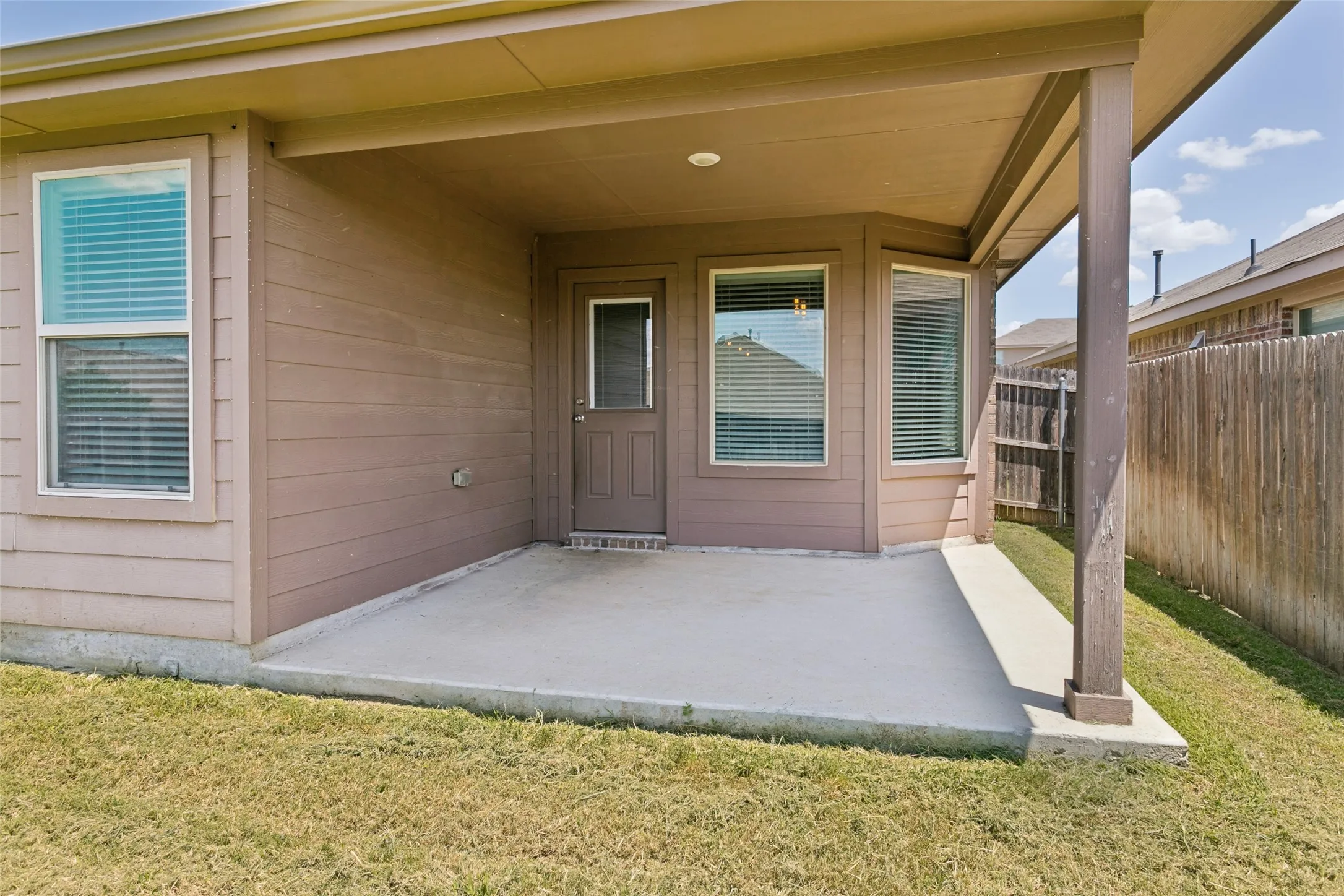 Single Family Residence For Sale in Tarrant County , 7205 Wavecrest Way, Fort Worth, Texas 76179, 4 Bedroom, 2 Bathroom, 2 Garage spaces, 1,783 Sqft, built in 2018, mls#21354905, Real Estate Agent in Fort Worth, Homes For Sale in Tarrant county, Homes For Sale in Fort Worth, Realtor in Fort Worth Texas, Real Estate Brokerage Independent Realty Texas, Luminita Cordes Realtor
