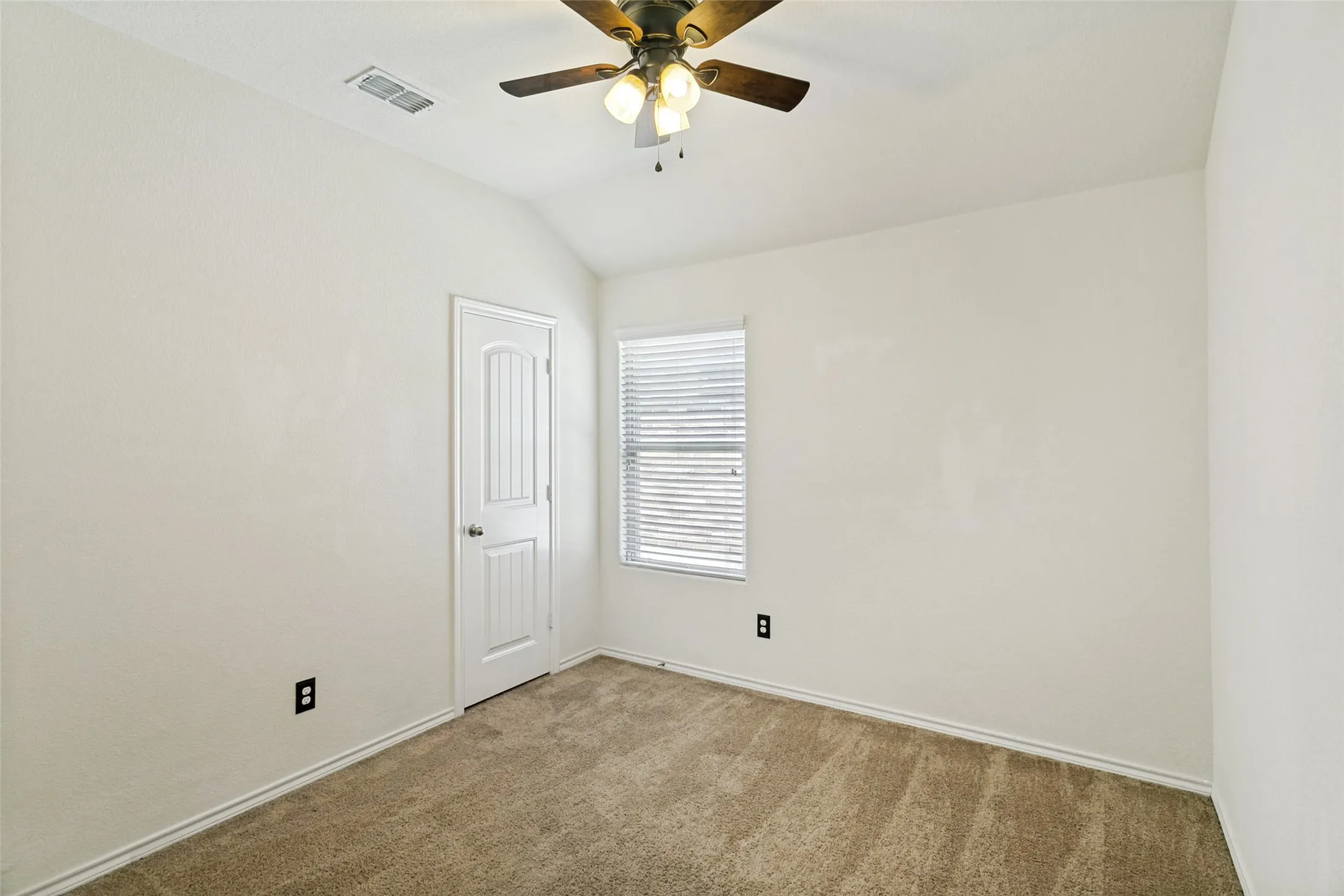 Single Family Residence For Sale in Tarrant County , 7205 Wavecrest Way, Fort Worth, Texas 76179, 4 Bedroom, 2 Bathroom, 2 Garage spaces, 1,783 Sqft, built in 2018, mls#21354905, Real Estate Agent in Fort Worth, Homes For Sale in Tarrant county, Homes For Sale in Fort Worth, Realtor in Fort Worth Texas, Real Estate Brokerage Independent Realty Texas, Luminita Cordes Realtor