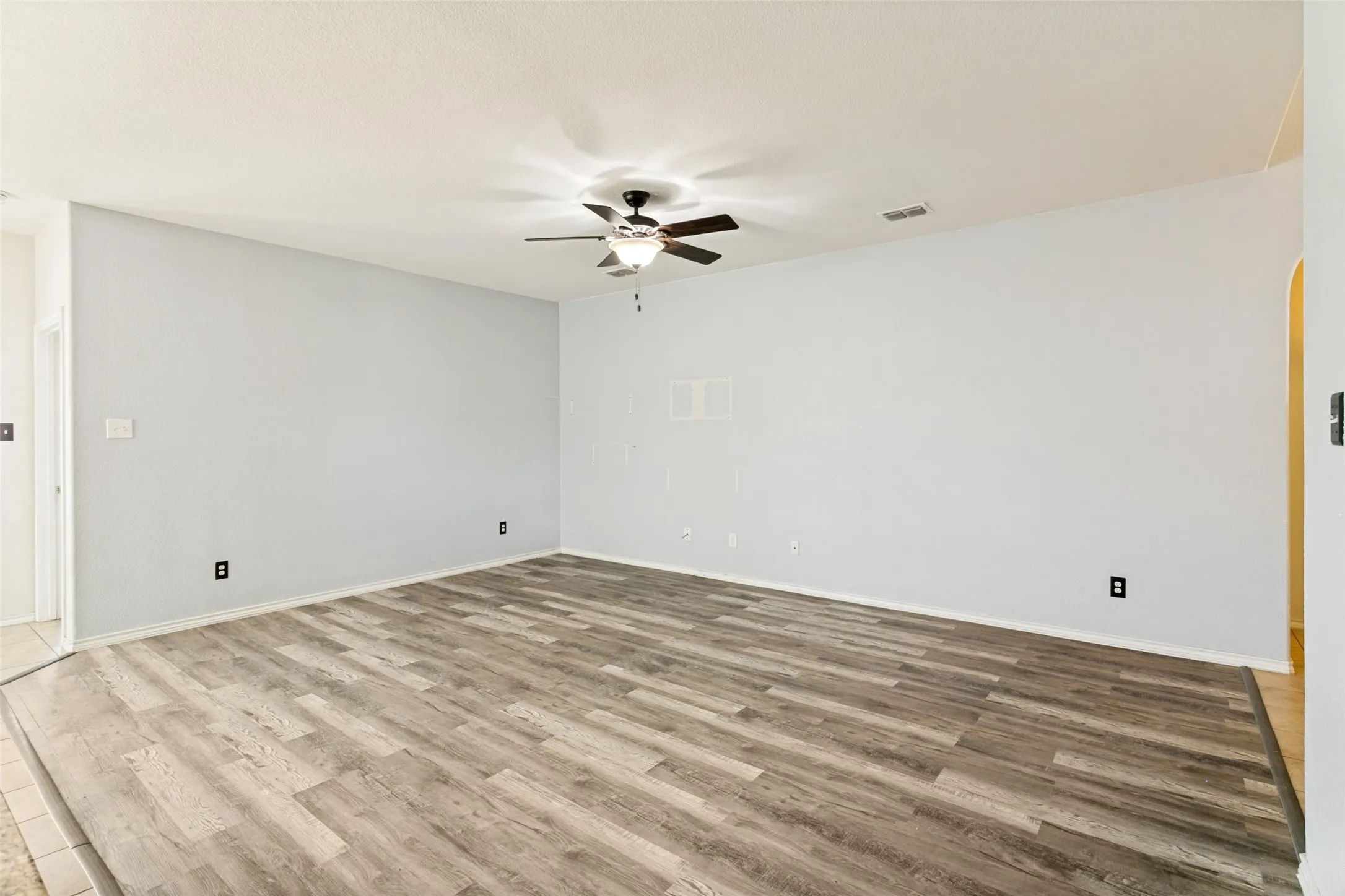 Single Family Residence For Sale in Tarrant County , 7205 Wavecrest Way, Fort Worth, Texas 76179, 4 Bedroom, 2 Bathroom, 2 Garage spaces, 1,783 Sqft, built in 2018, mls#21354905, Real Estate Agent in Fort Worth, Homes For Sale in Tarrant county, Homes For Sale in Fort Worth, Realtor in Fort Worth Texas, Real Estate Brokerage Independent Realty Texas, Luminita Cordes Realtor