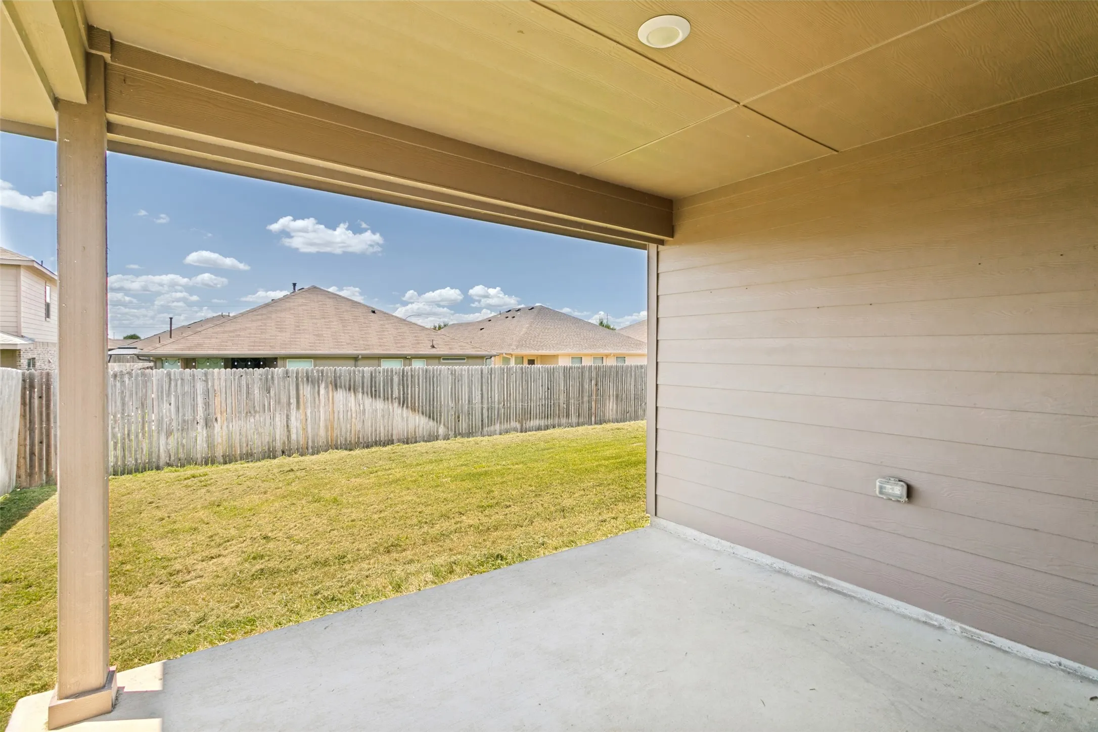 Single Family Residence For Sale in Tarrant County , 7205 Wavecrest Way, Fort Worth, Texas 76179, 4 Bedroom, 2 Bathroom, 2 Garage spaces, 1,783 Sqft, built in 2018, mls#21354905, Real Estate Agent in Fort Worth, Homes For Sale in Tarrant county, Homes For Sale in Fort Worth, Realtor in Fort Worth Texas, Real Estate Brokerage Independent Realty Texas, Luminita Cordes Realtor