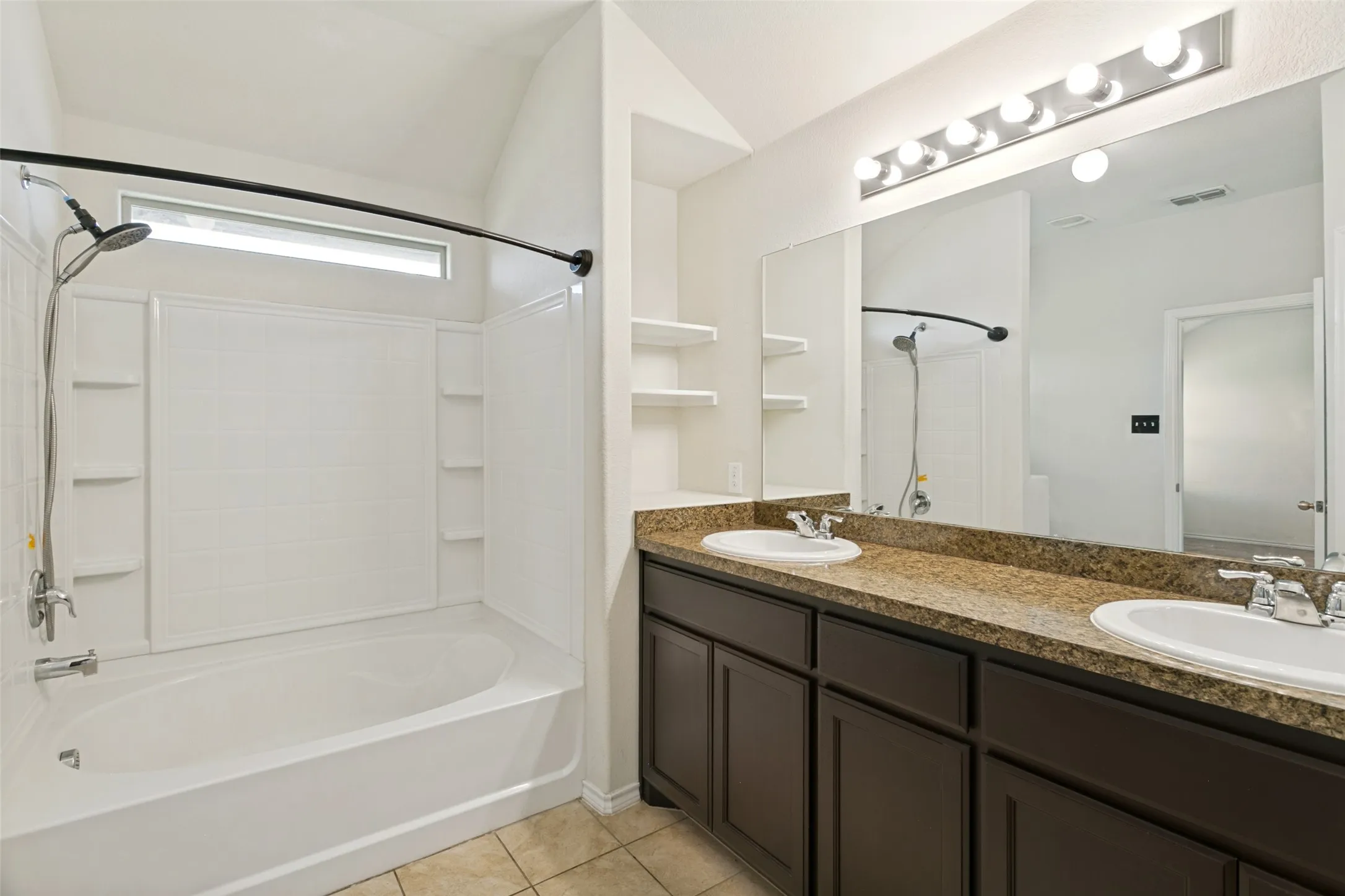 Single Family Residence For Sale in Tarrant County , 7205 Wavecrest Way, Fort Worth, Texas 76179, 4 Bedroom, 2 Bathroom, 2 Garage spaces, 1,783 Sqft, built in 2018, mls#21354905, Real Estate Agent in Fort Worth, Homes For Sale in Tarrant county, Homes For Sale in Fort Worth, Realtor in Fort Worth Texas, Real Estate Brokerage Independent Realty Texas, Luminita Cordes Realtor