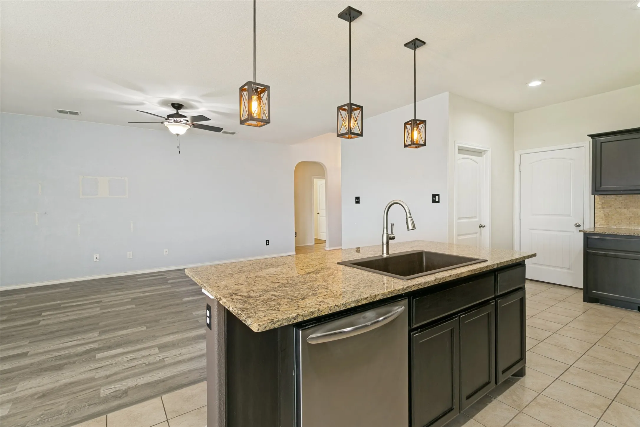 Single Family Residence For Sale in Tarrant County , 7205 Wavecrest Way, Fort Worth, Texas 76179, 4 Bedroom, 2 Bathroom, 2 Garage spaces, 1,783 Sqft, built in 2018, mls#21354905, Real Estate Agent in Fort Worth, Homes For Sale in Tarrant county, Homes For Sale in Fort Worth, Realtor in Fort Worth Texas, Real Estate Brokerage Independent Realty Texas, Luminita Cordes Realtor