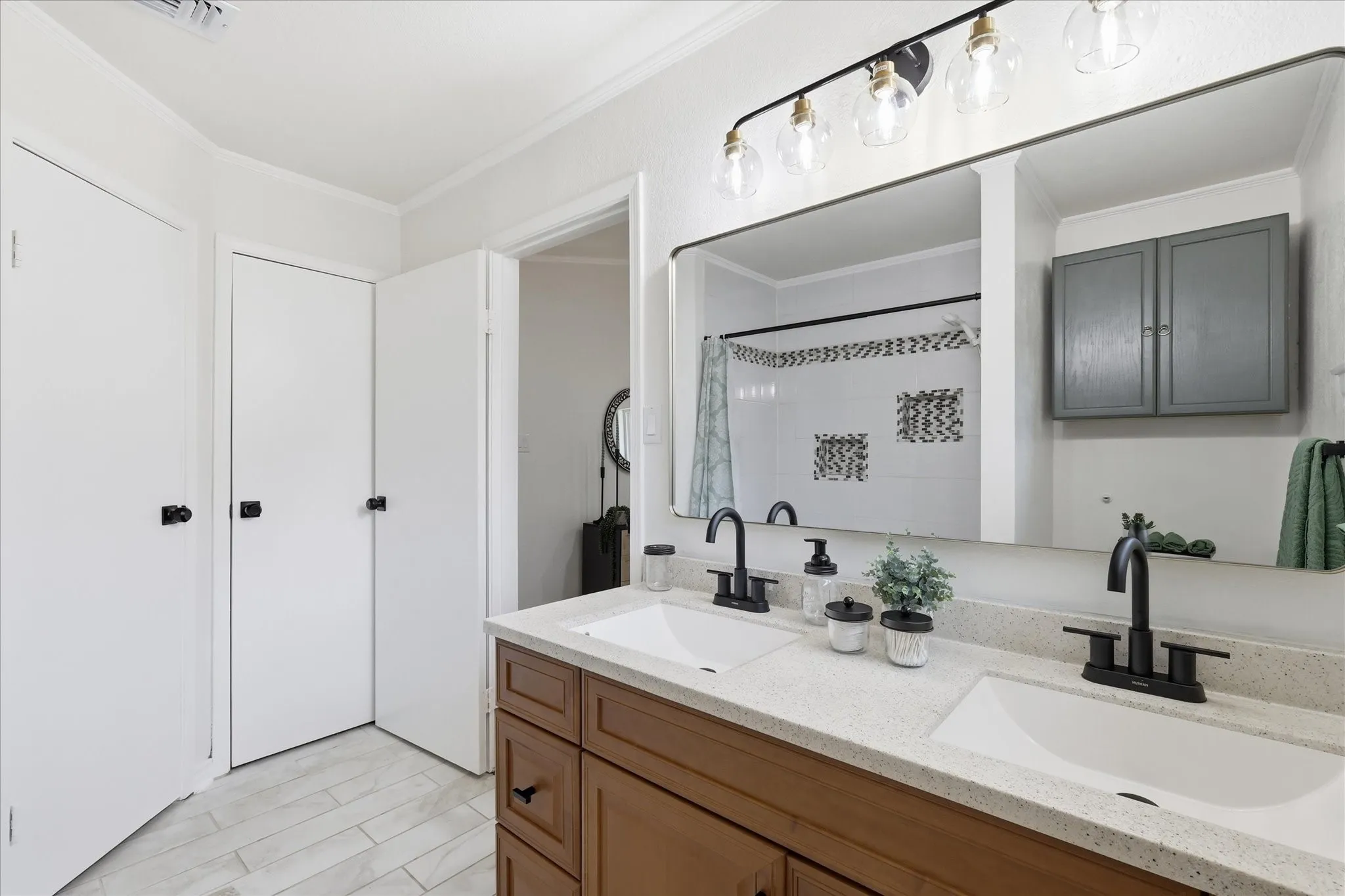 Dual vanity with integrated sinks and black fixtures