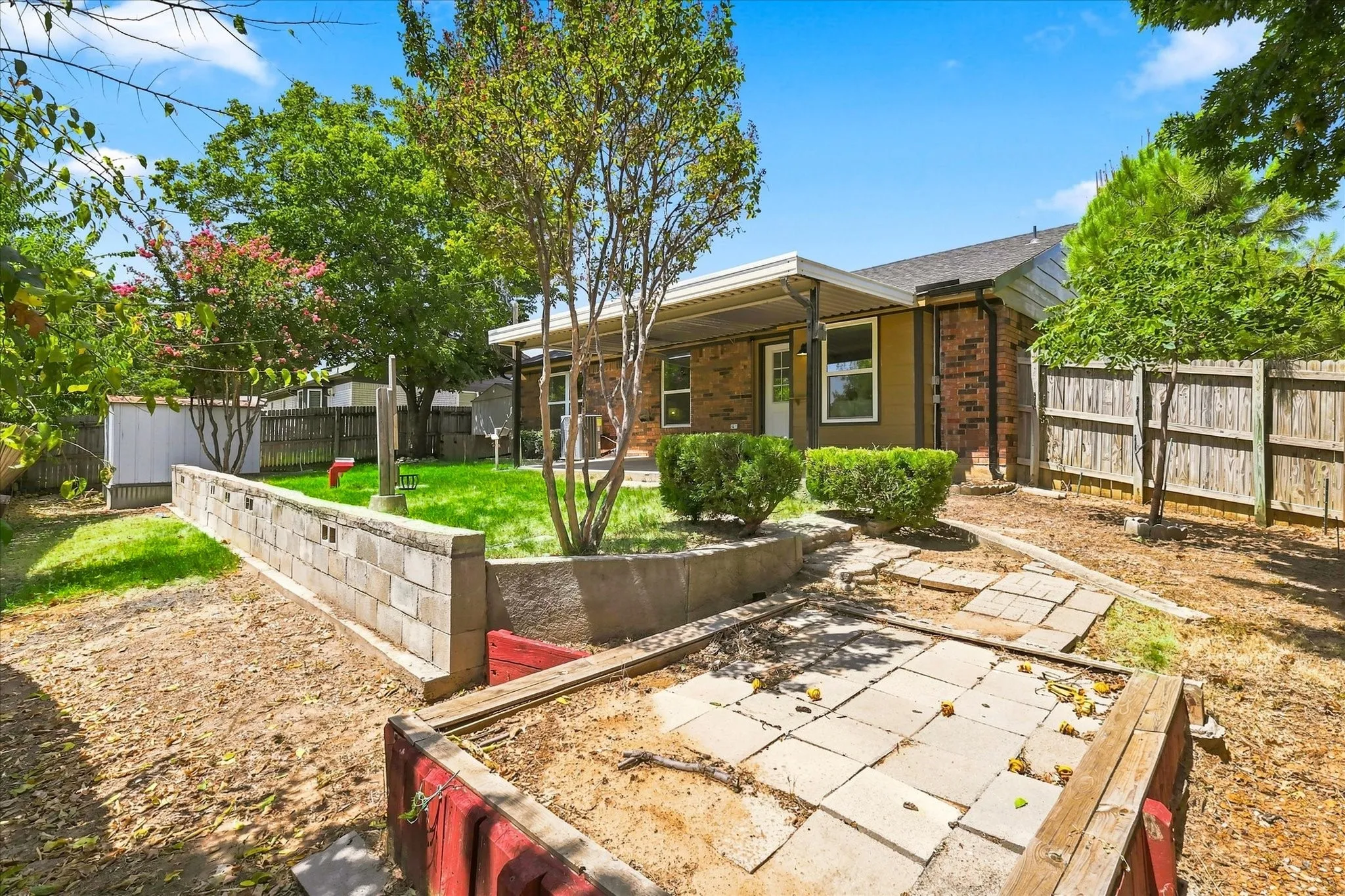 Single Family Residence For Sale in Denton County , 3511 Meadowview Drive, Corinth, Texas 76210, 3 Bedroom, 2 Bathroom, 2 Garage spaces, 1,251 Sqft, built in 1985, mls#21354918, Real Estate Agent in Corinth, Homes For Sale in Denton county, Homes For Sale in Corinth, Realtor in Corinth Texas, Real Estate Brokerage Independent Realty Texas, Luminita Cordes Realtor