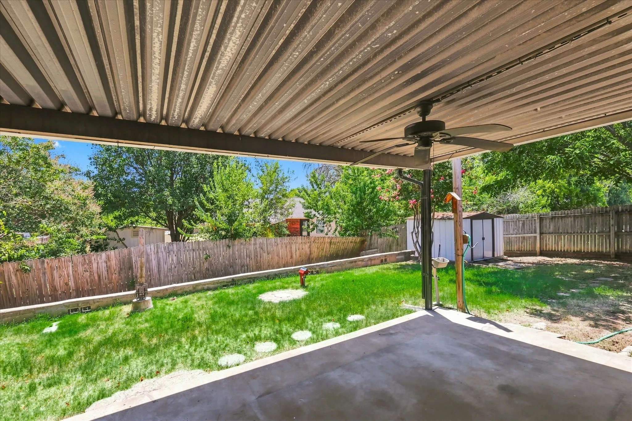 Single Family Residence For Sale in Denton County , 3511 Meadowview Drive, Corinth, Texas 76210, 3 Bedroom, 2 Bathroom, 2 Garage spaces, 1,251 Sqft, built in 1985, mls#21354918, Real Estate Agent in Corinth, Homes For Sale in Denton county, Homes For Sale in Corinth, Realtor in Corinth Texas, Real Estate Brokerage Independent Realty Texas, Luminita Cordes Realtor
