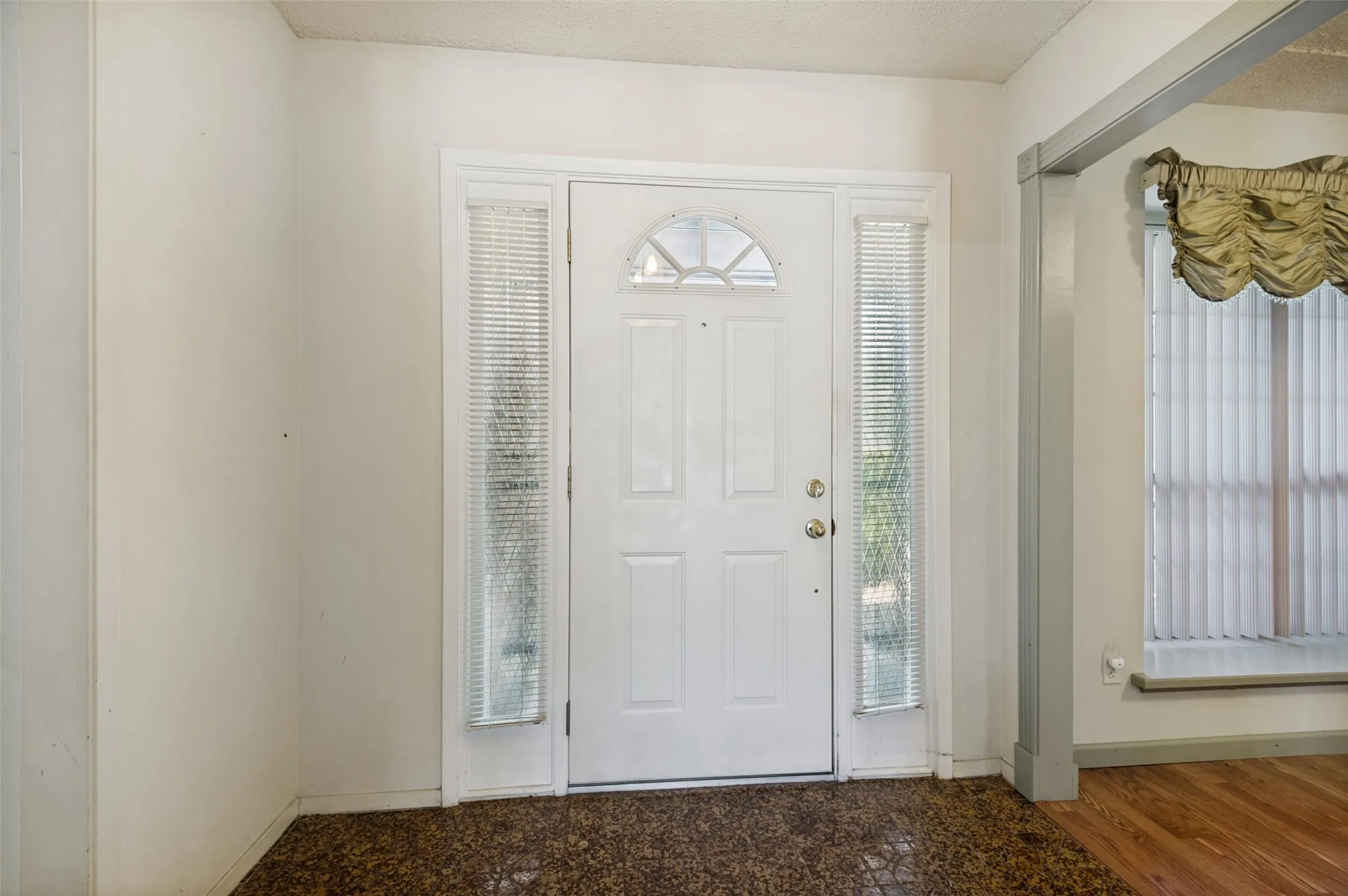 Single Family Residence For Sale in Tarrant County , 7805 Marlborough Drive W, Fort Worth, Texas 76134, 3 Bedroom, 2 Bathroom, 2 Garage spaces, 1,757 Sqft, built in 1972, mls#21354914, Real Estate Agent in Fort Worth, Homes For Sale in Tarrant county, Homes For Sale in Fort Worth, Realtor in Fort Worth Texas, Real Estate Brokerage Independent Realty Texas, Luminita Cordes Realtor
