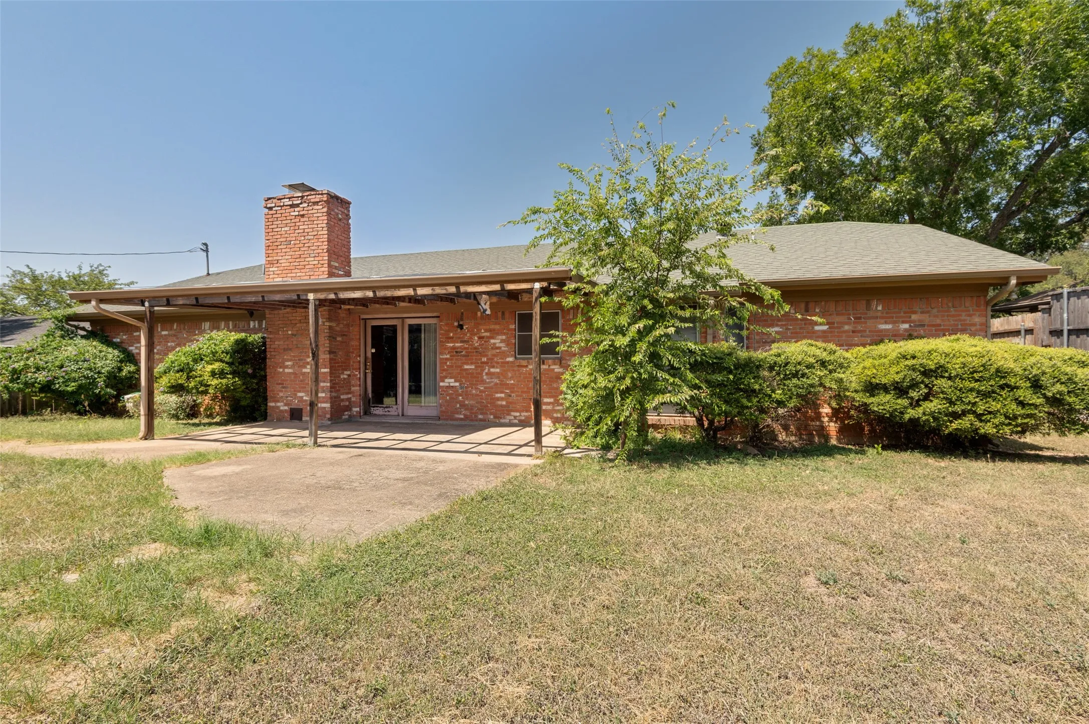 Single Family Residence For Sale in Tarrant County , 7805 Marlborough Drive W, Fort Worth, Texas 76134, 3 Bedroom, 2 Bathroom, 2 Garage spaces, 1,757 Sqft, built in 1972, mls#21354914, Real Estate Agent in Fort Worth, Homes For Sale in Tarrant county, Homes For Sale in Fort Worth, Realtor in Fort Worth Texas, Real Estate Brokerage Independent Realty Texas, Luminita Cordes Realtor