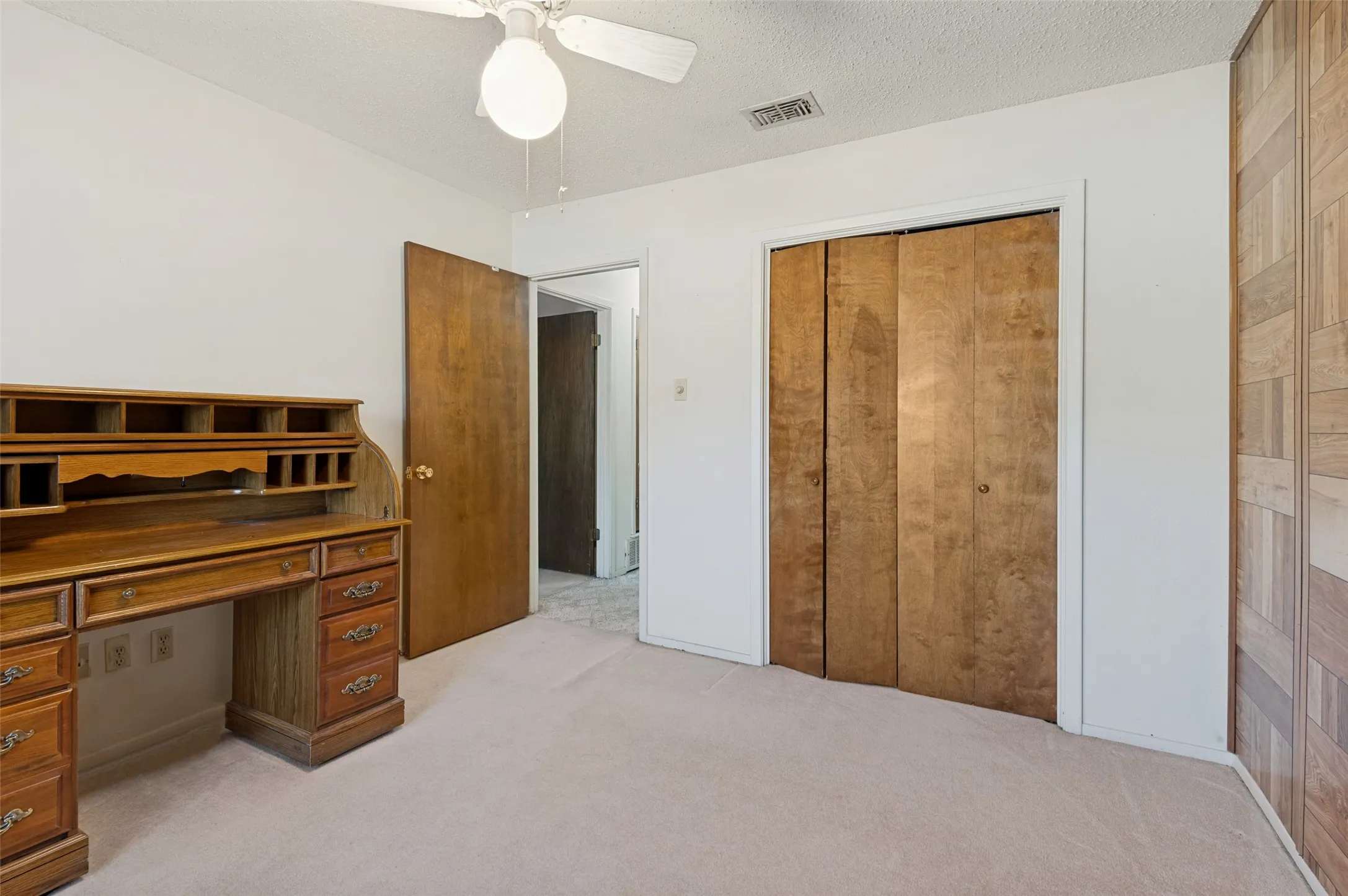 Single Family Residence For Sale in Tarrant County , 7805 Marlborough Drive W, Fort Worth, Texas 76134, 3 Bedroom, 2 Bathroom, 2 Garage spaces, 1,757 Sqft, built in 1972, mls#21354914, Real Estate Agent in Fort Worth, Homes For Sale in Tarrant county, Homes For Sale in Fort Worth, Realtor in Fort Worth Texas, Real Estate Brokerage Independent Realty Texas, Luminita Cordes Realtor